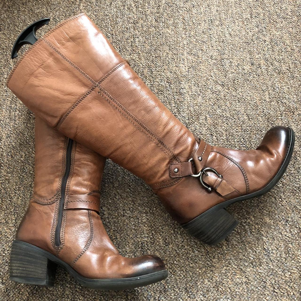 white and grey duck boots