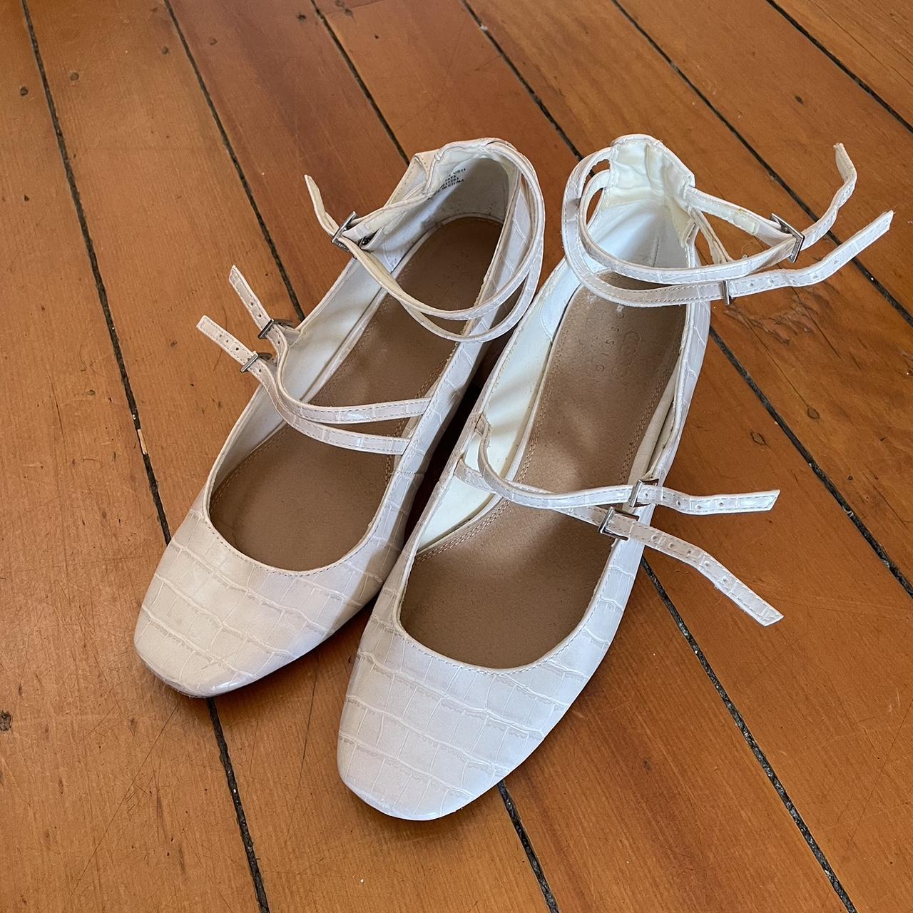 Women's Cream Footwear Depop