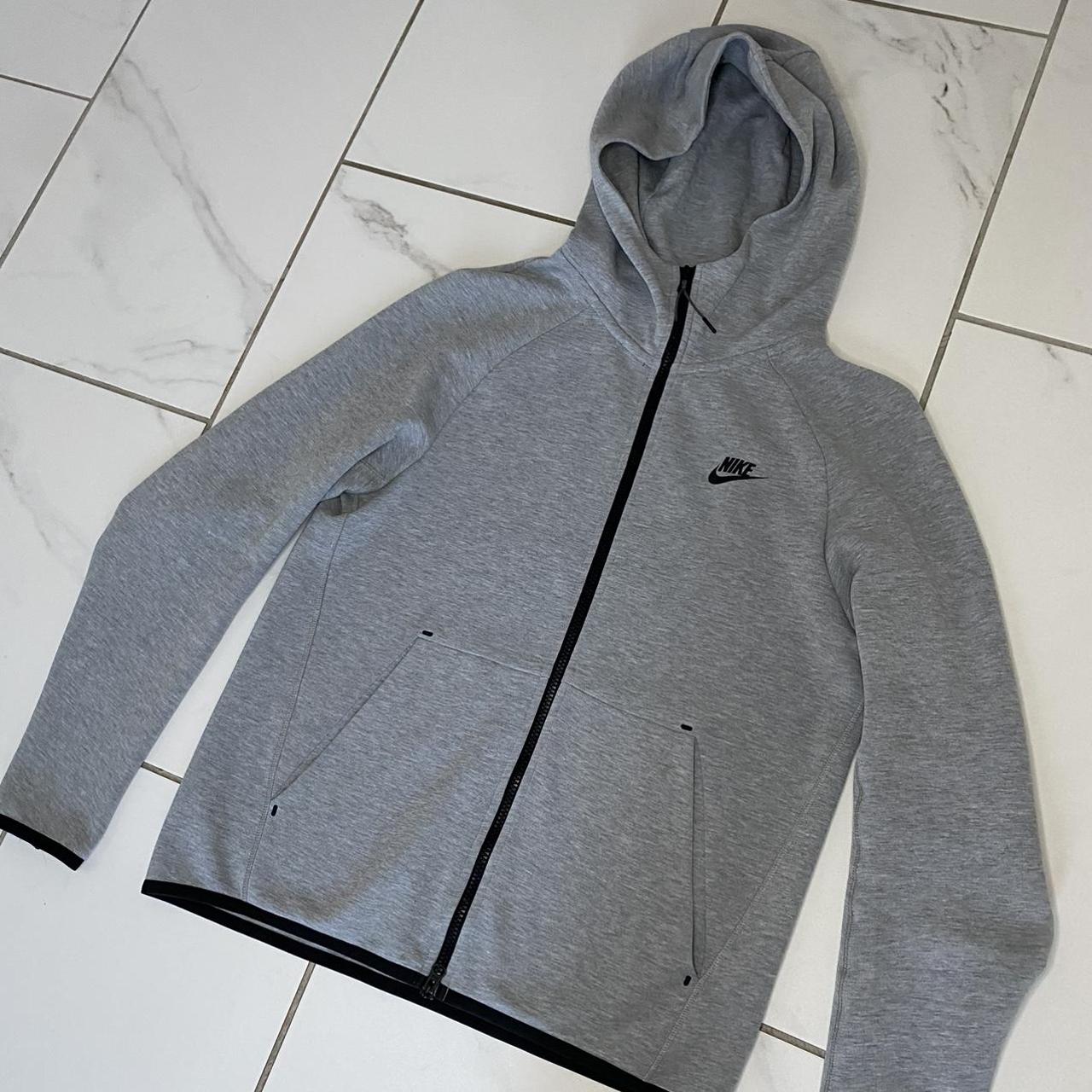 nike tech fleece hoodie grey