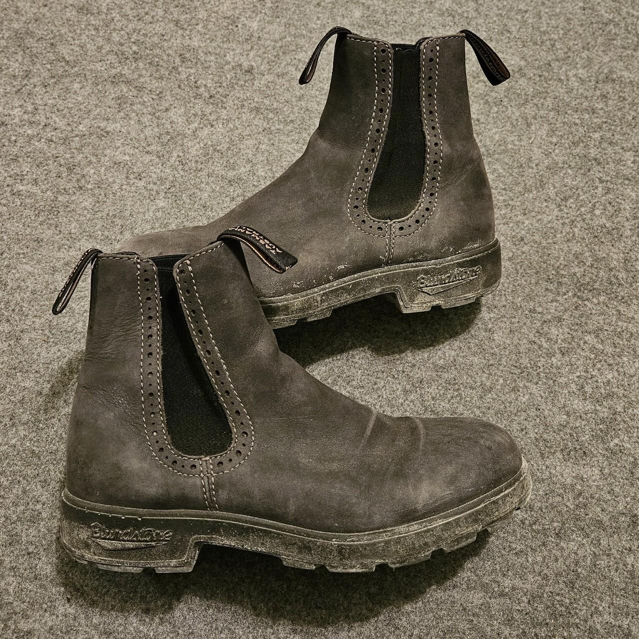 blundstones with leggings
