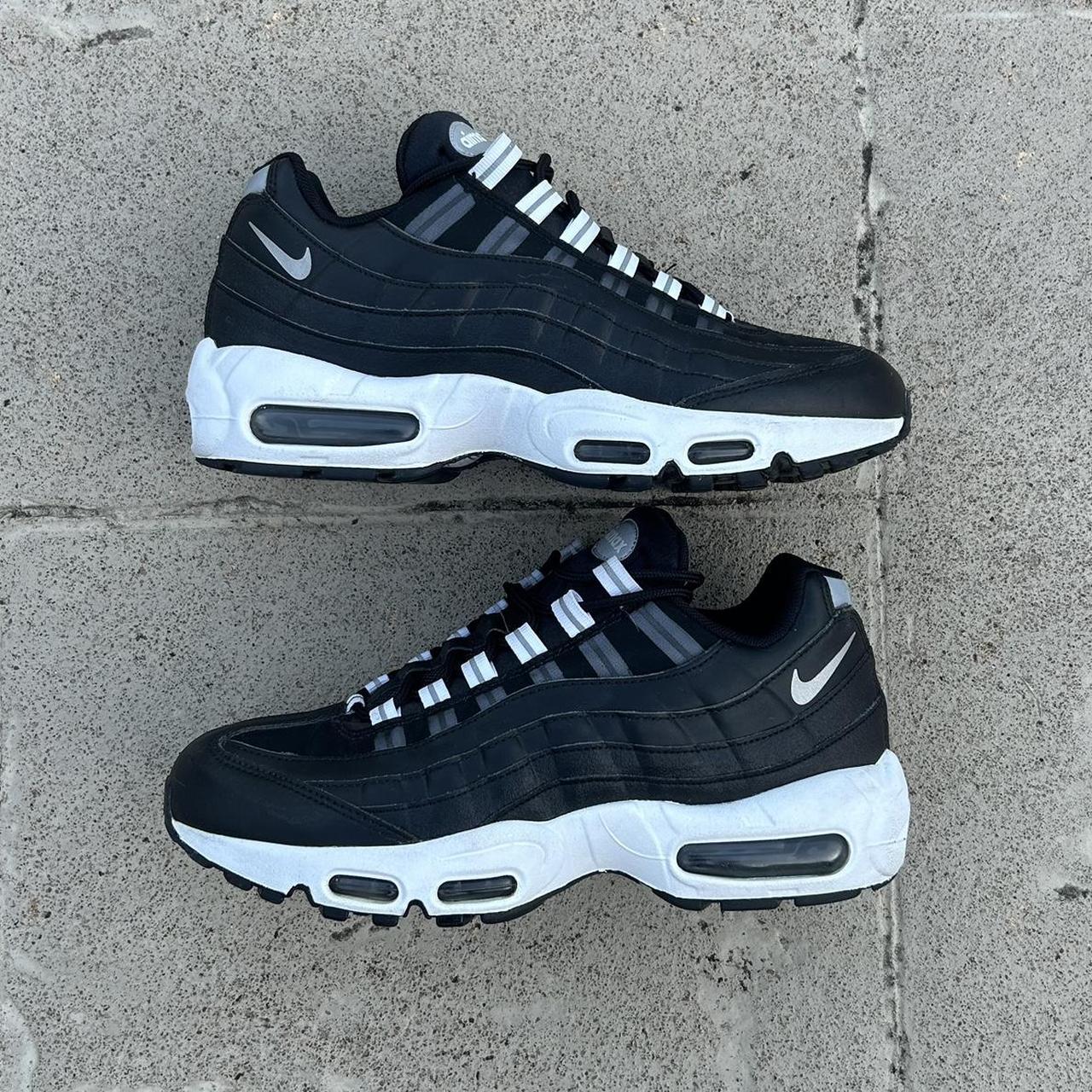 womens nike air max 95 black and white