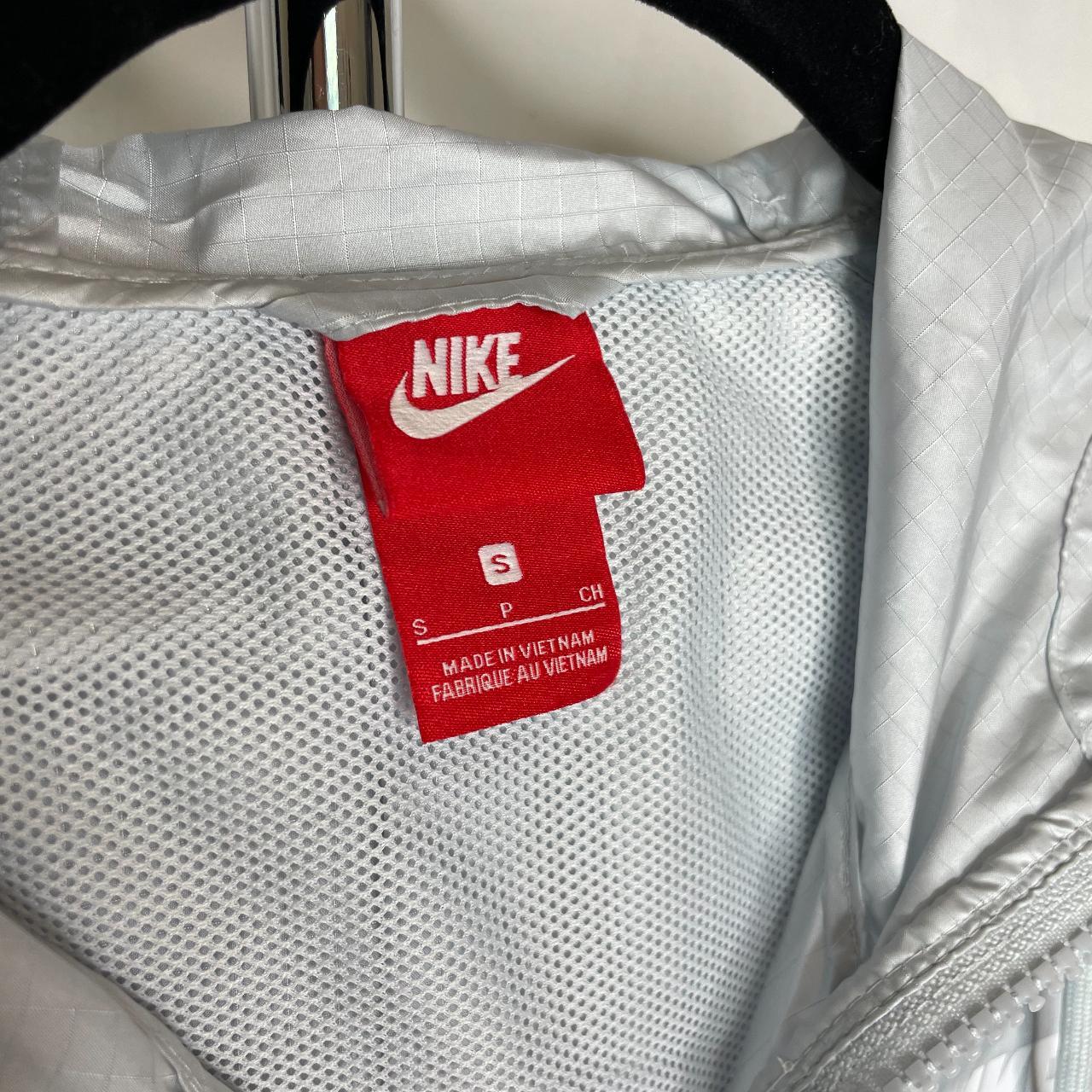 windbreaker nike white