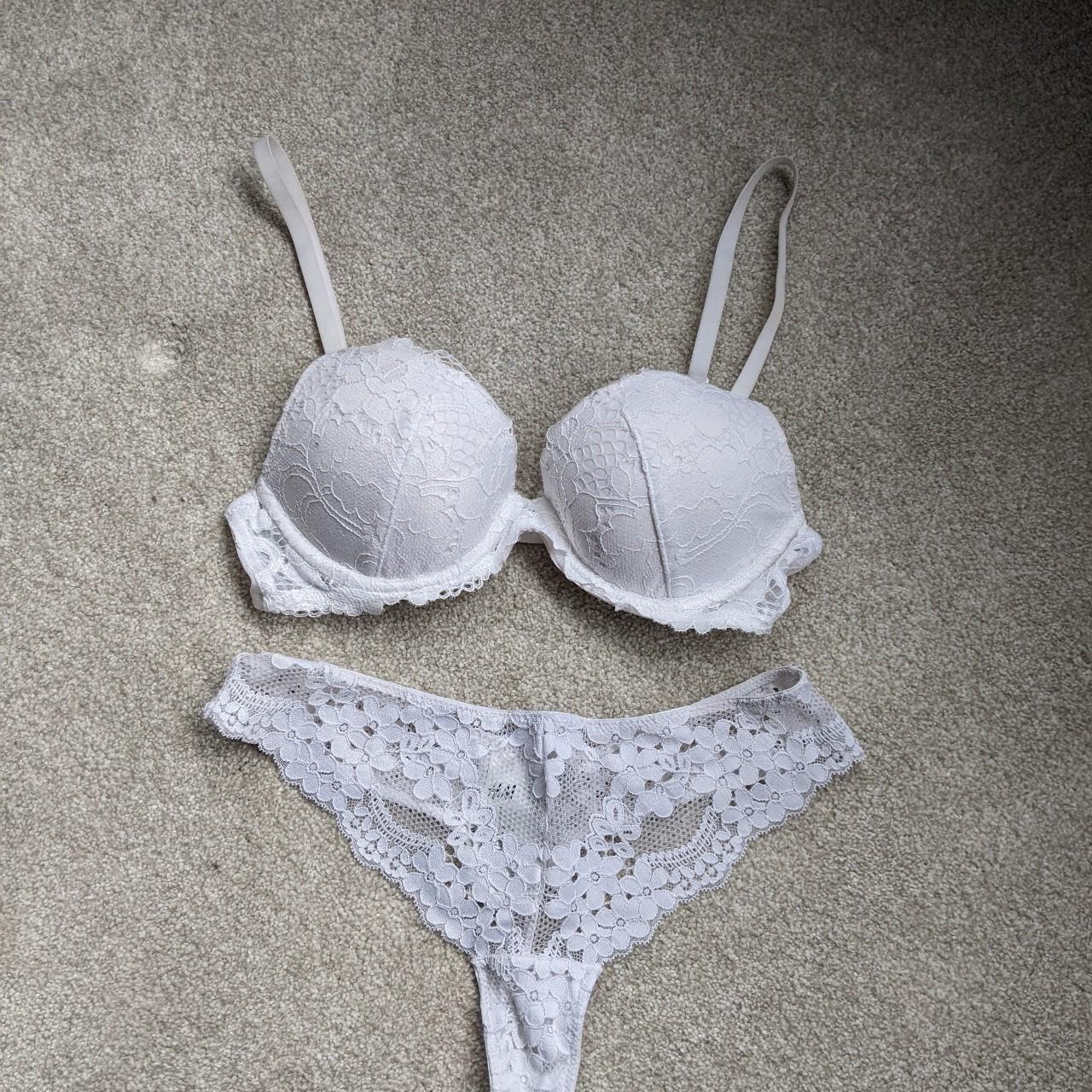 H&M lingerie set in white lace 32B and 8 - Depop