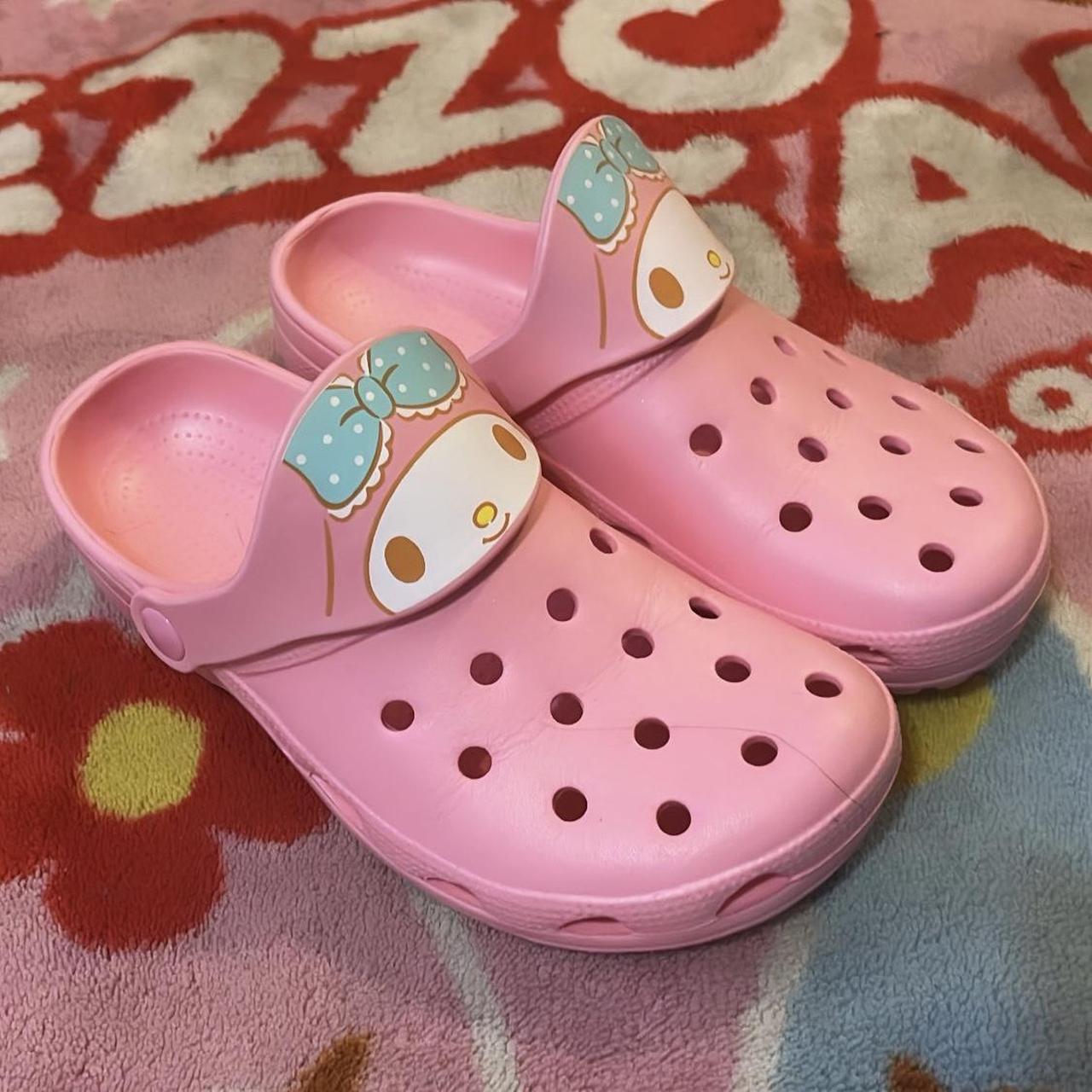 metallic pink crocs