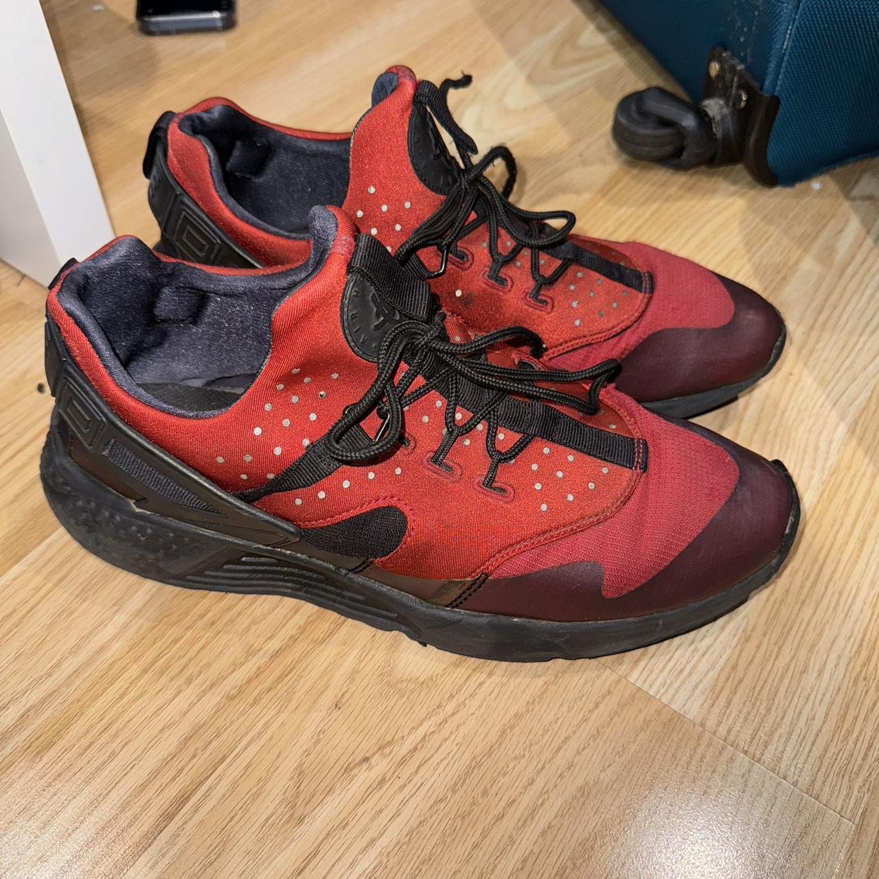 Black n red outlet huaraches