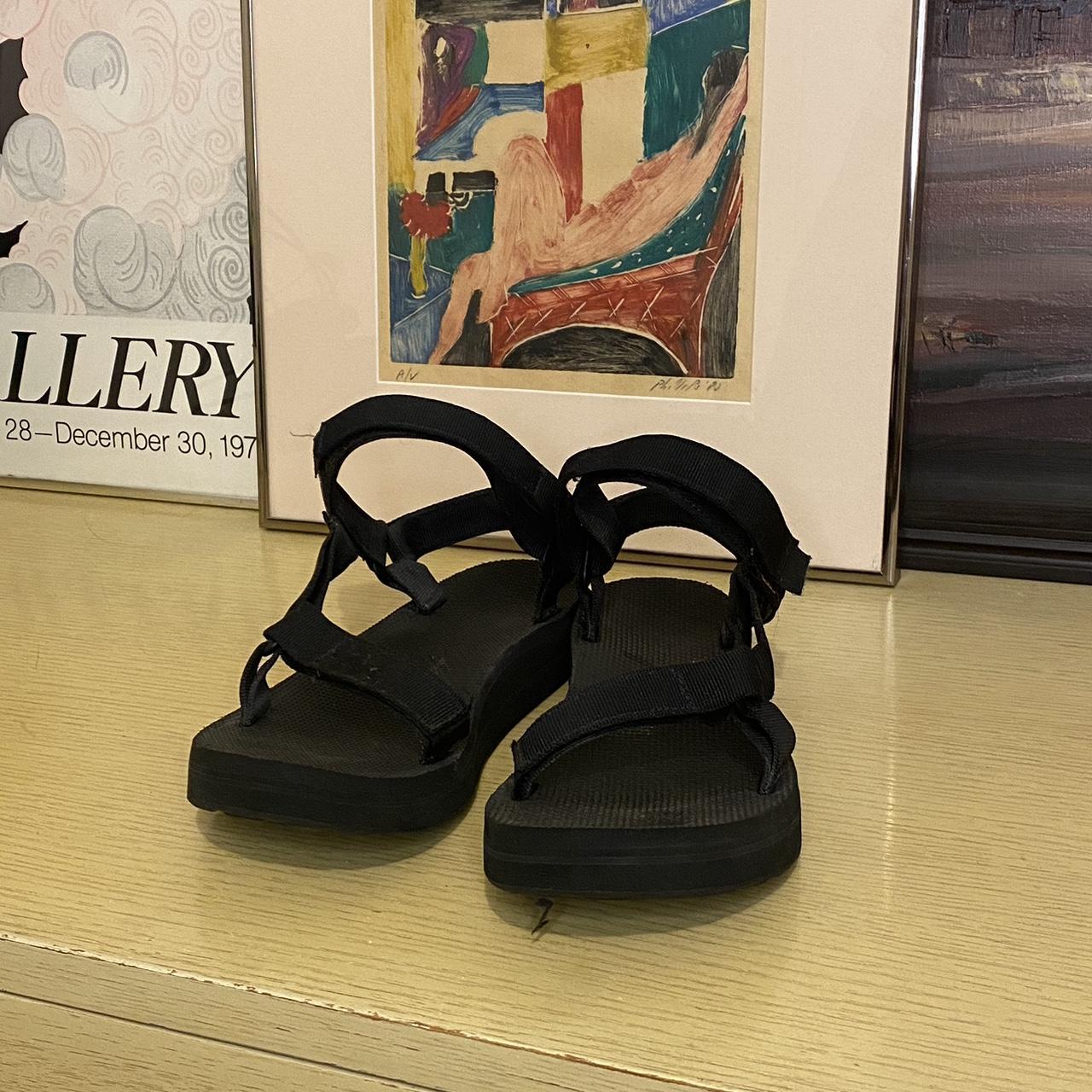 minimal sandals women