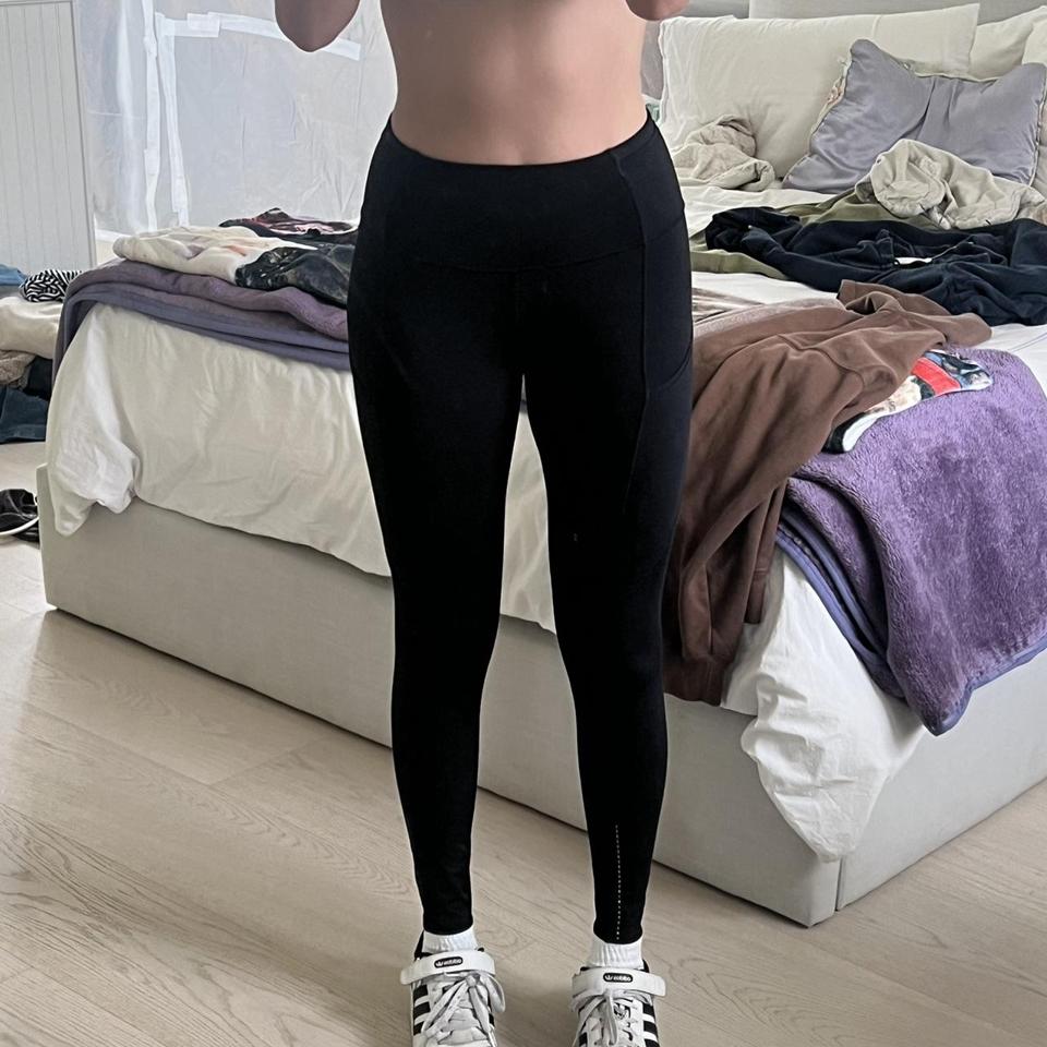 Lululemon leggings with pockets and reflective dots