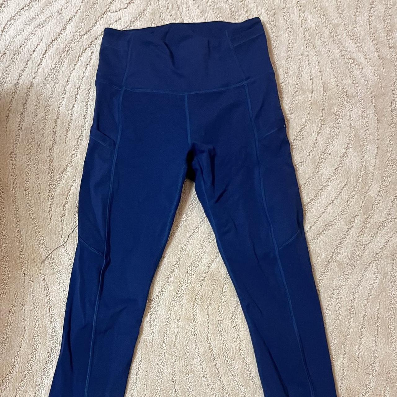 Lululemon navy blue leggings with pockets and mesh - Depop
