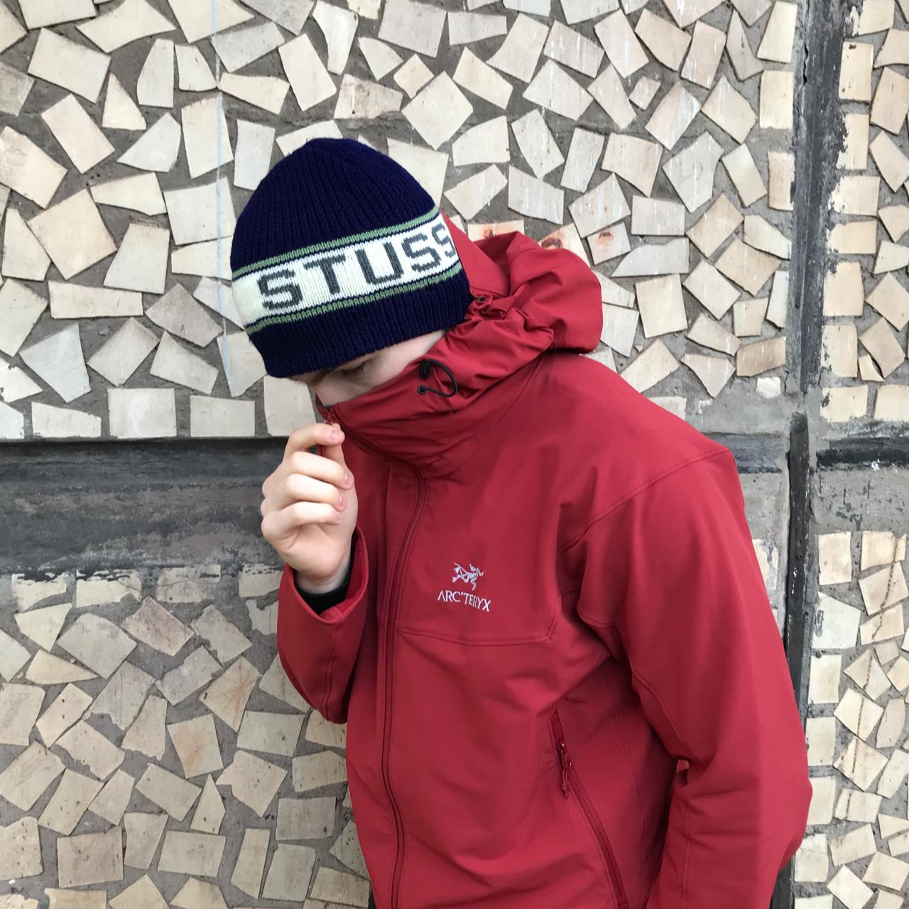 st-ssy-men-s-navy-and-cream-hat-depop