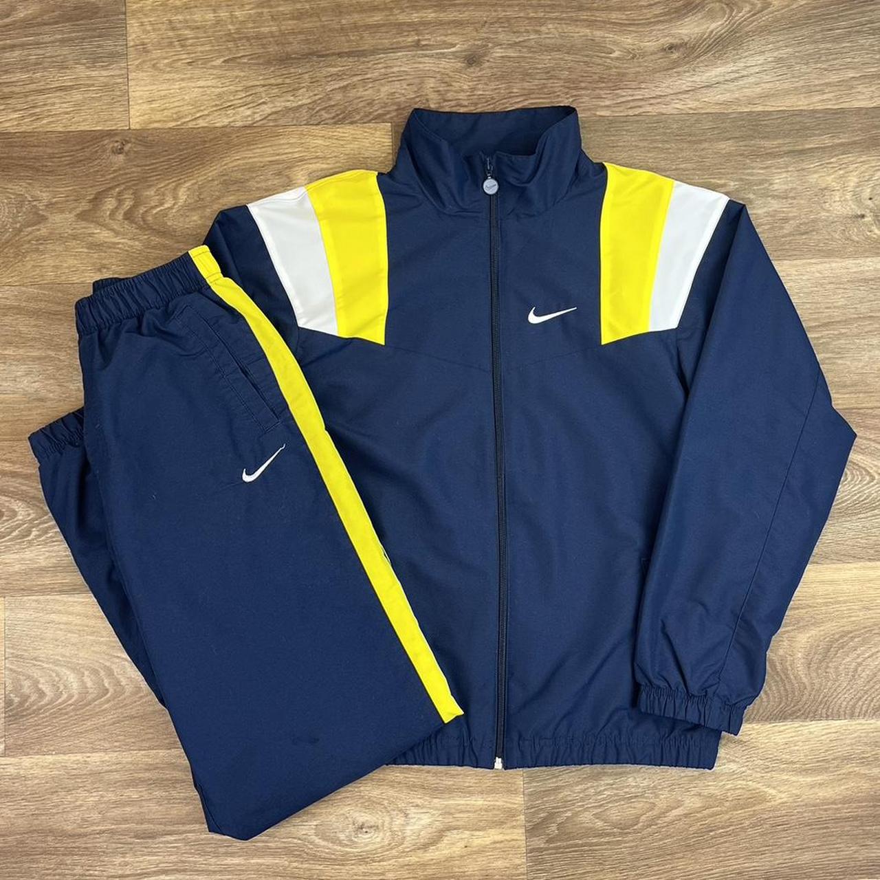 00s Nike Windbreaker Tracksuit ABOUT THE