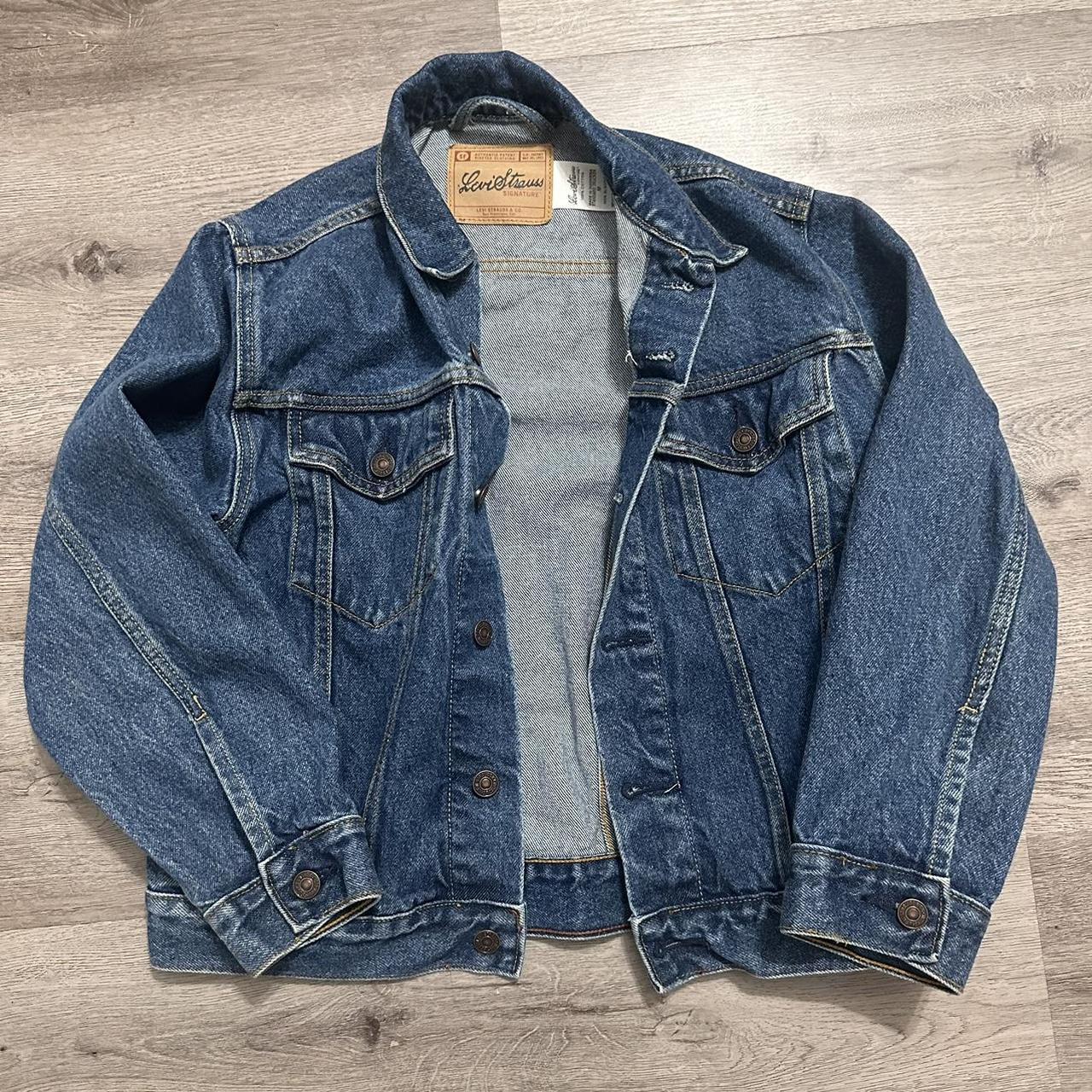 Levi's Women's Vintage Fitted Denim Jacket Size... - Depop