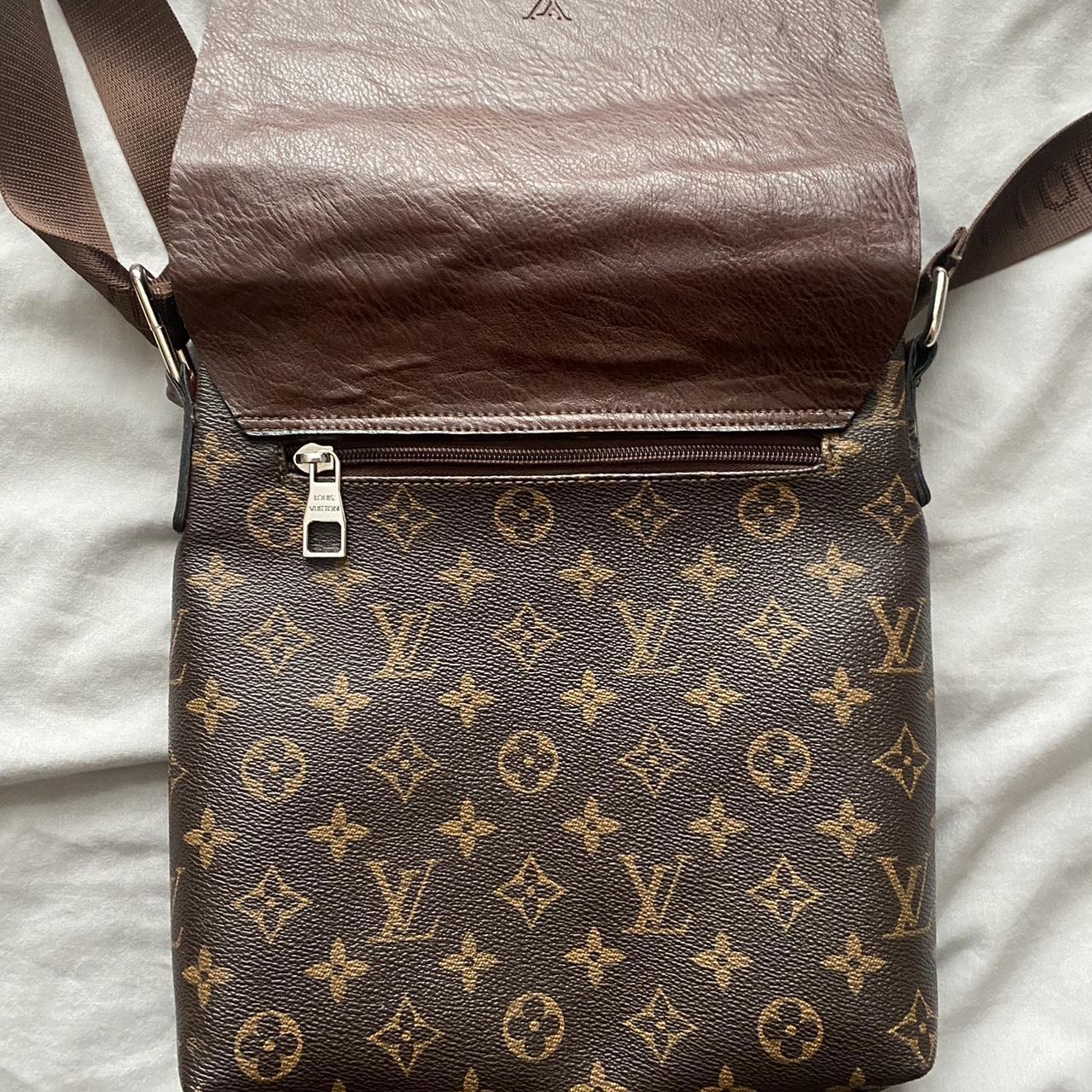 Louis Vuitton Mini Lin Saumur Ebene – Club de Mode