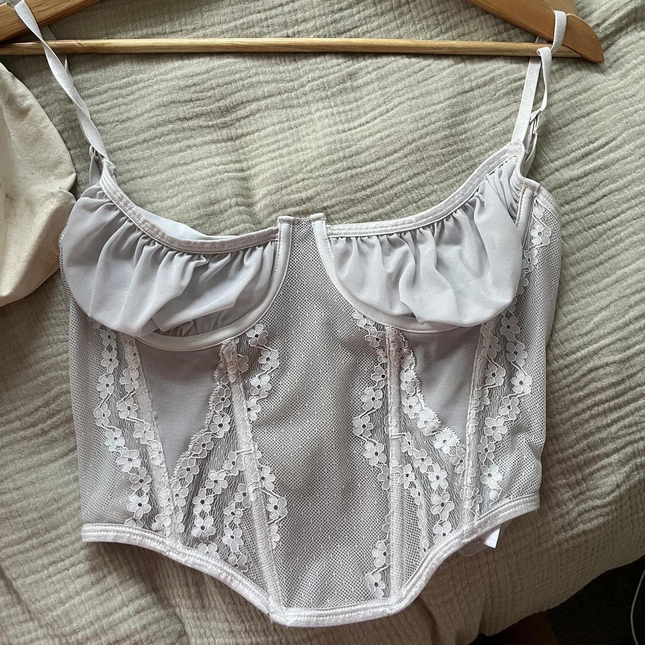 Glassons white lace corset top - Depop