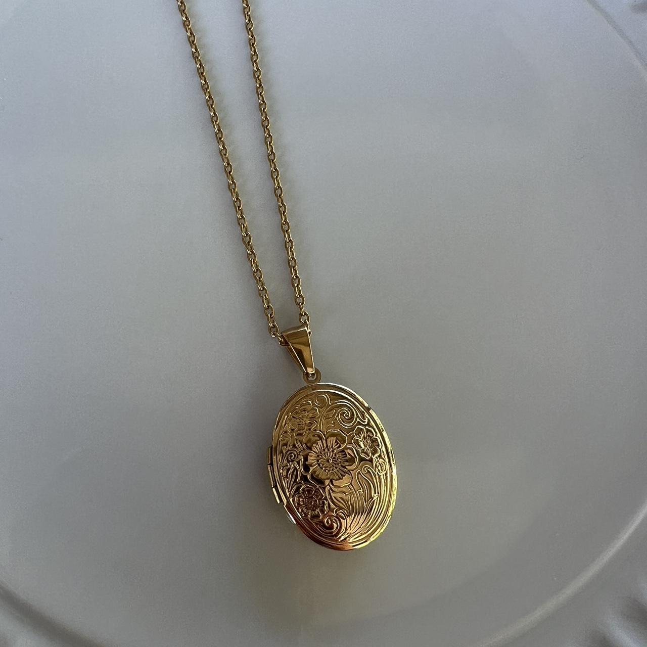 Gold Locket Necklace Last 1 Gold Plated Does Not - Depop