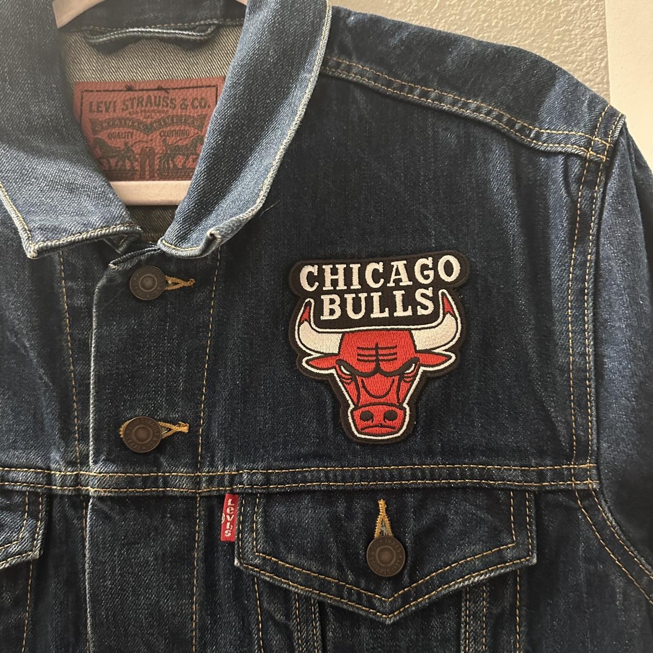 Levi's Chicago Bulls デニムジャケット Lサイズ　　　古着 NEW Levi's x NBA Chicago Bulls Denim Jacket Mens Sz L Blue