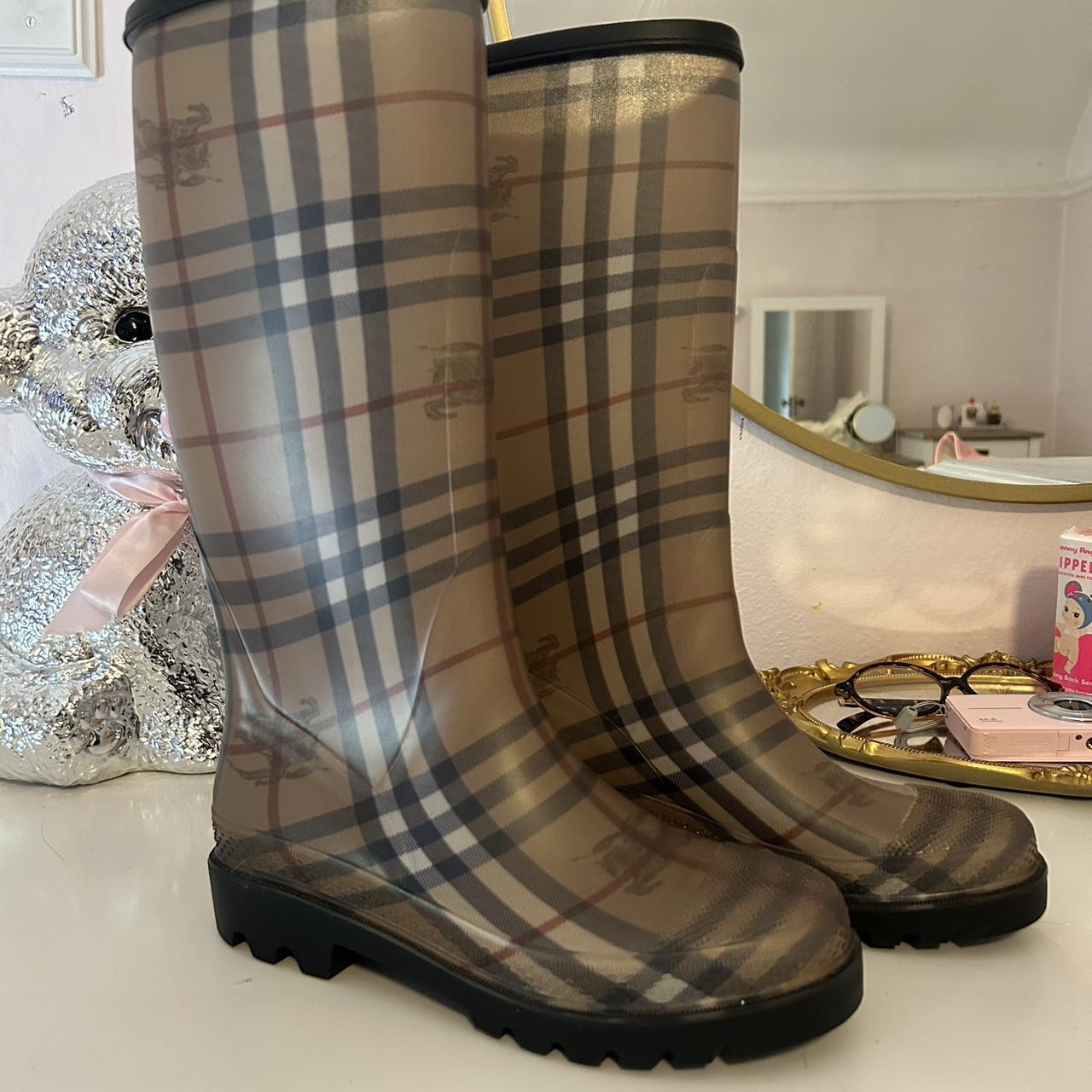 Burberry rain boots order