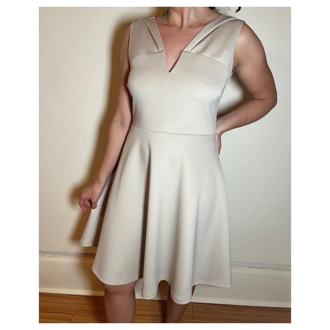 Product Image 1 - Elegant Flowy Dress
Size 2 (i