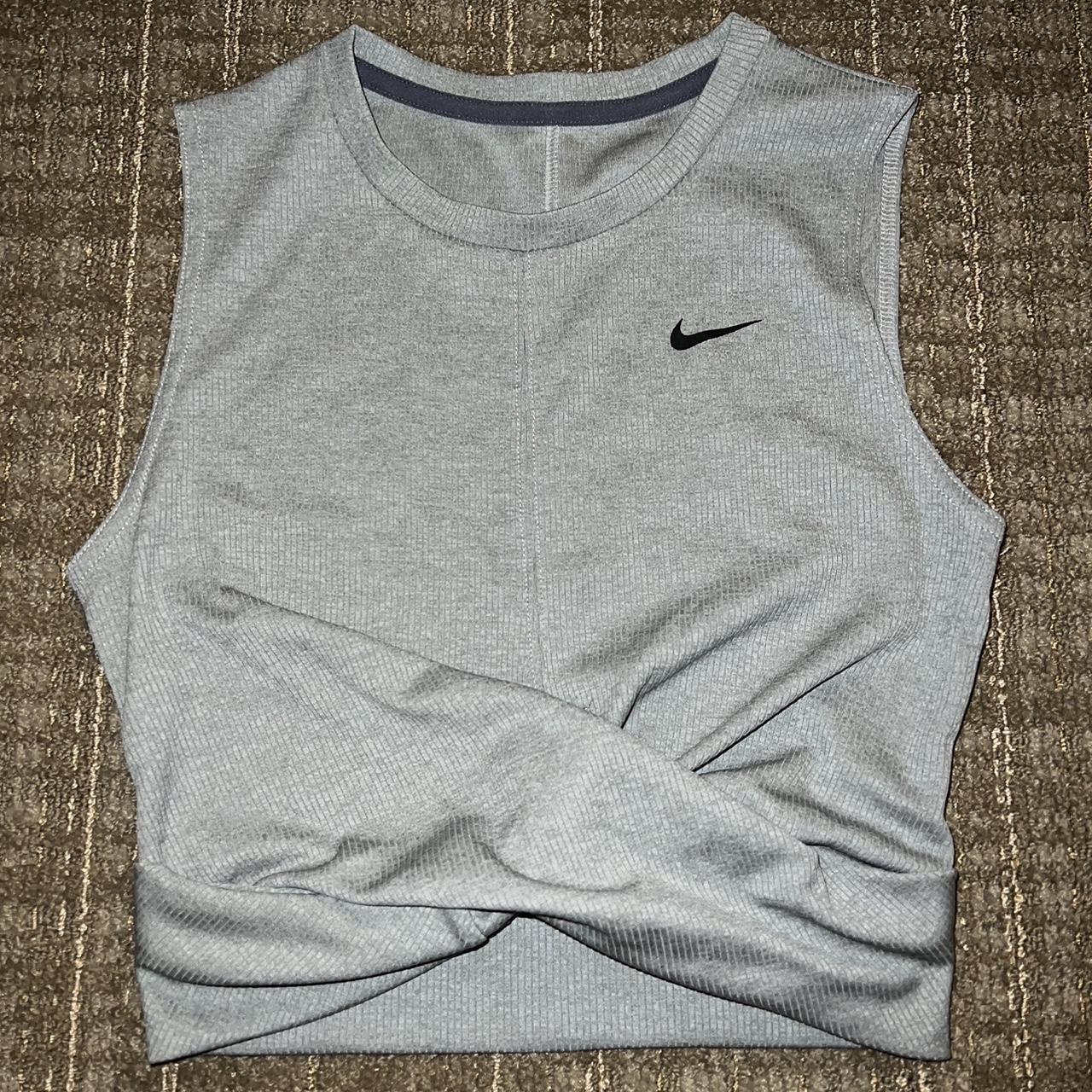 nike pro crop top intertwist