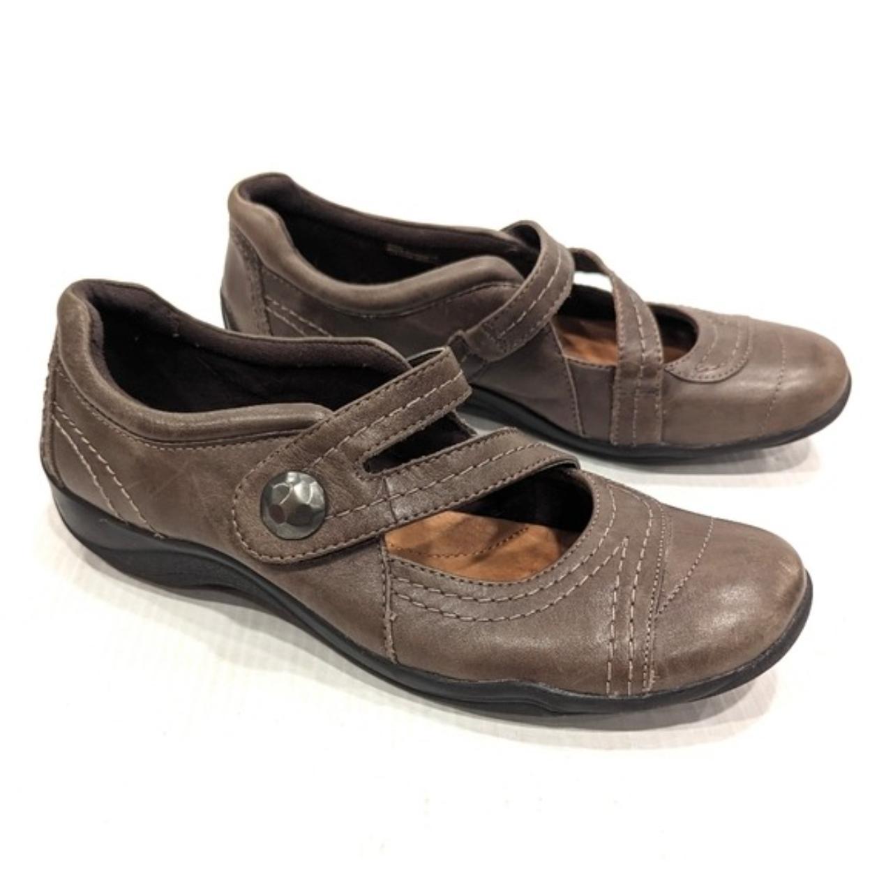 Clarks flats hot sale brown