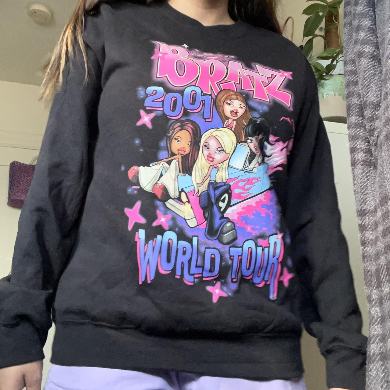 BRATZ ブラッツ　ワールドツアー2001年スウェット　オフィシャル Bratz 2001 World Tour black, purple and pink fleece | Depop