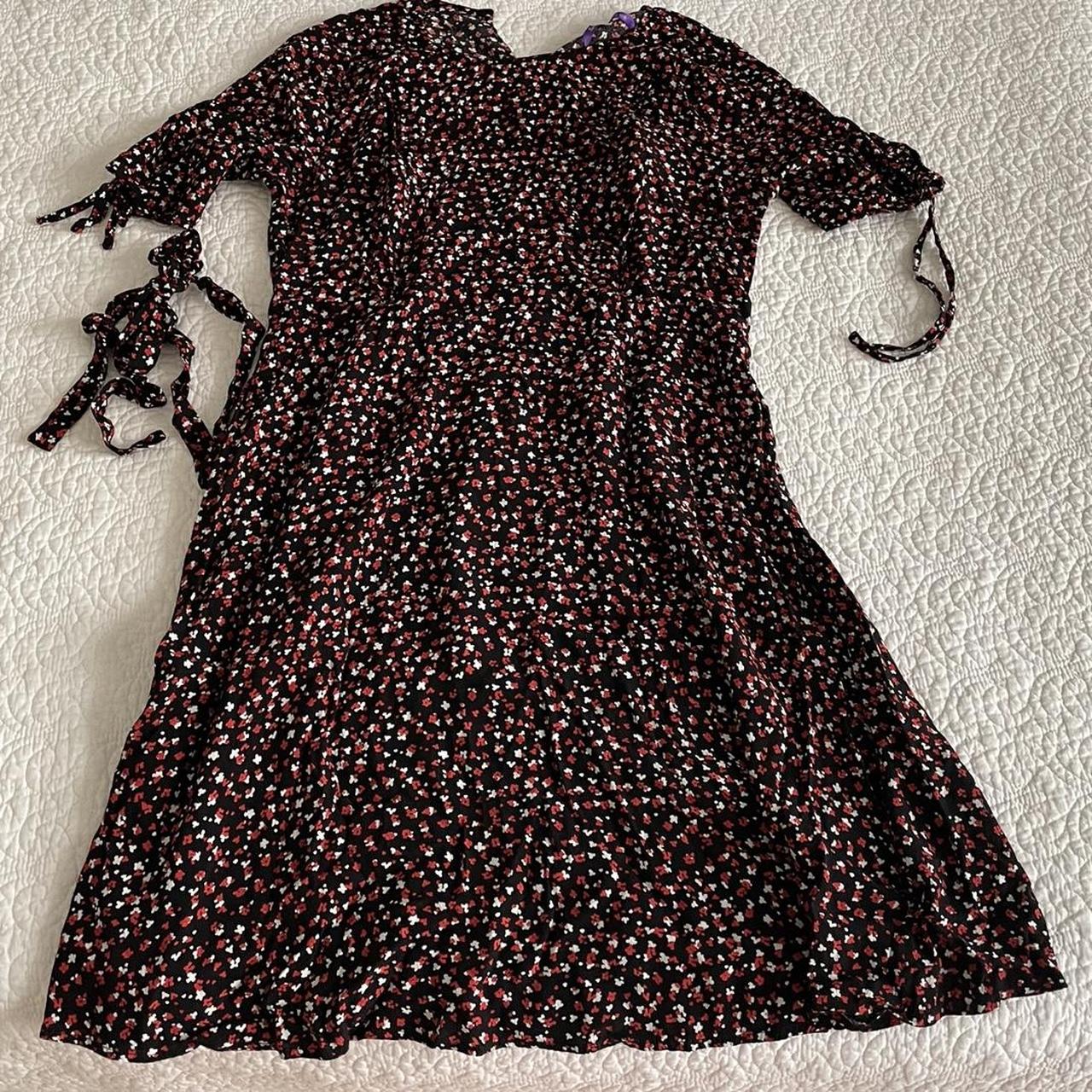 Seraphine Floral Maternity Dress. Has Waist - Depop