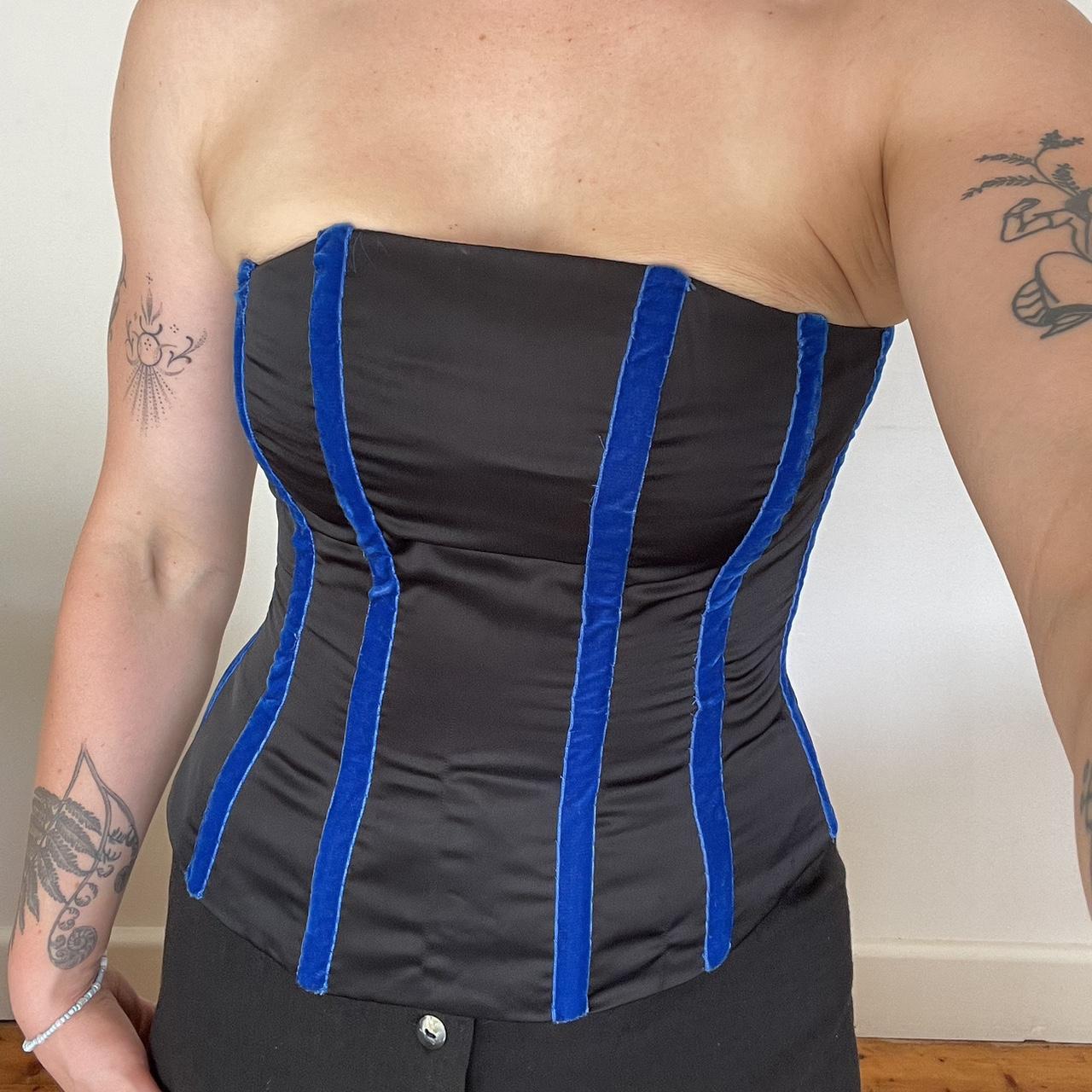 Incredibly flattering corset top, zip up the back... Depop