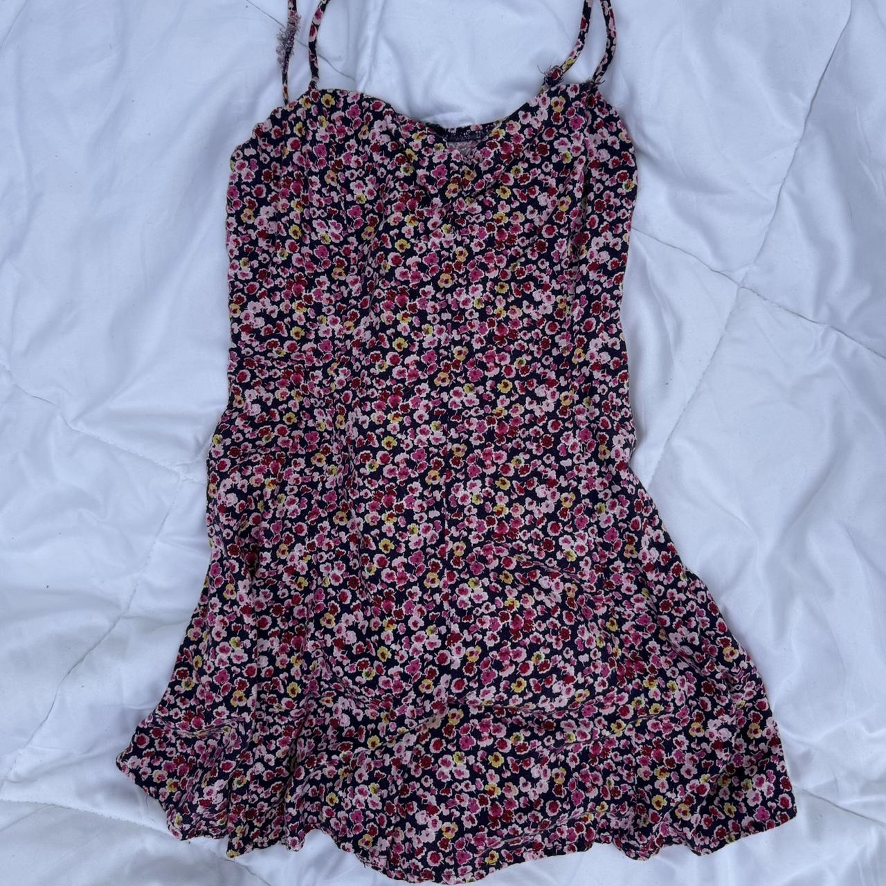 floral romper!! has two ties in the back to snatch... - Depop