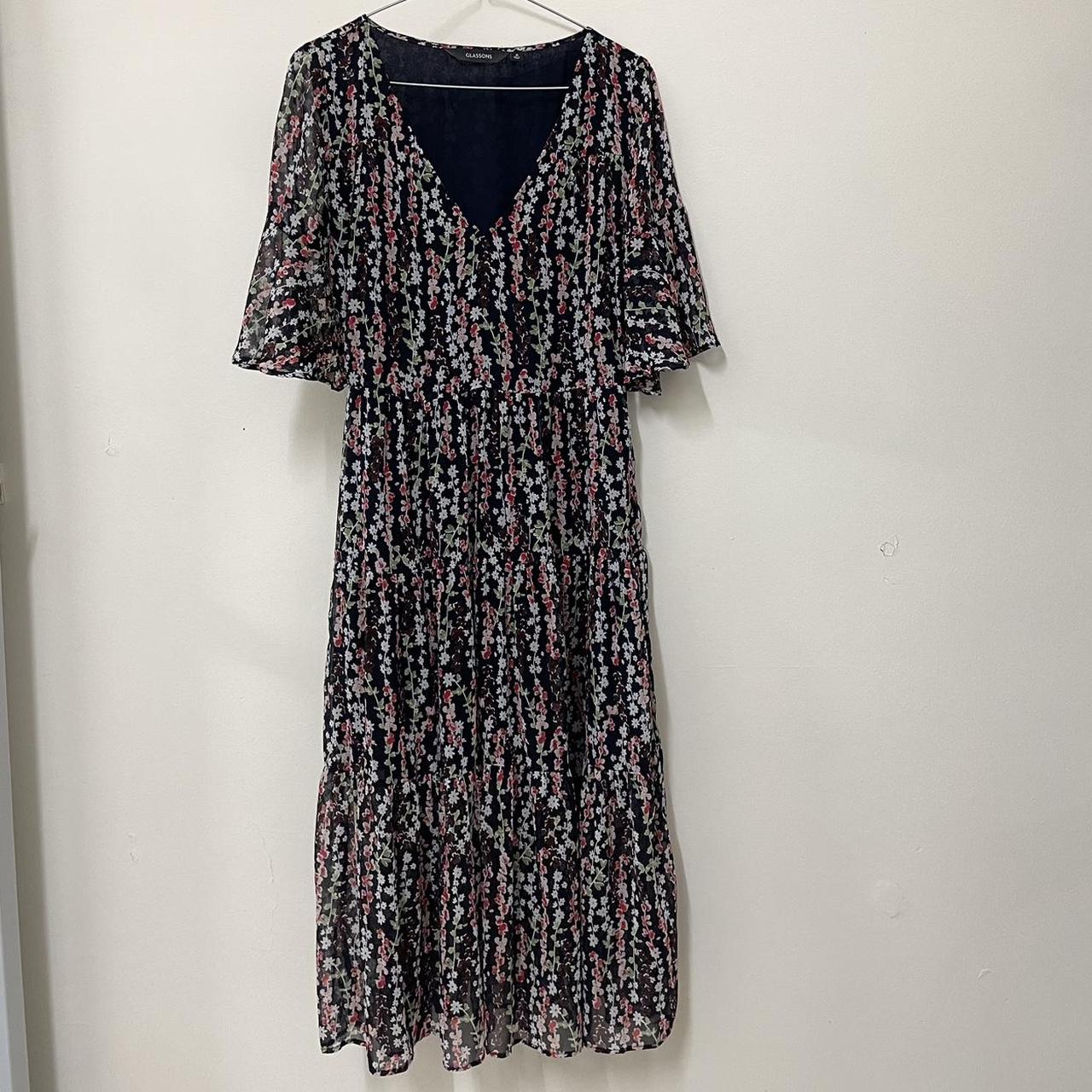 Glassons Floral dress, worn a couple of... - Depop