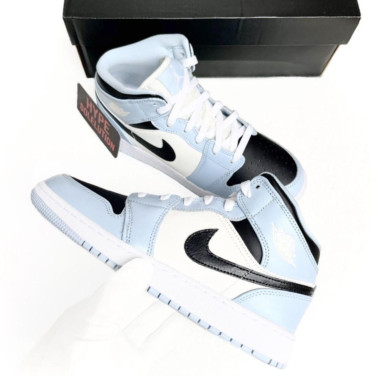 nike air jordan blue and white womens
