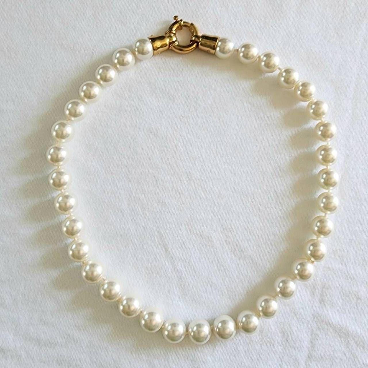 Knotted singlestrand chunky faux pearl necklace in... Depop
