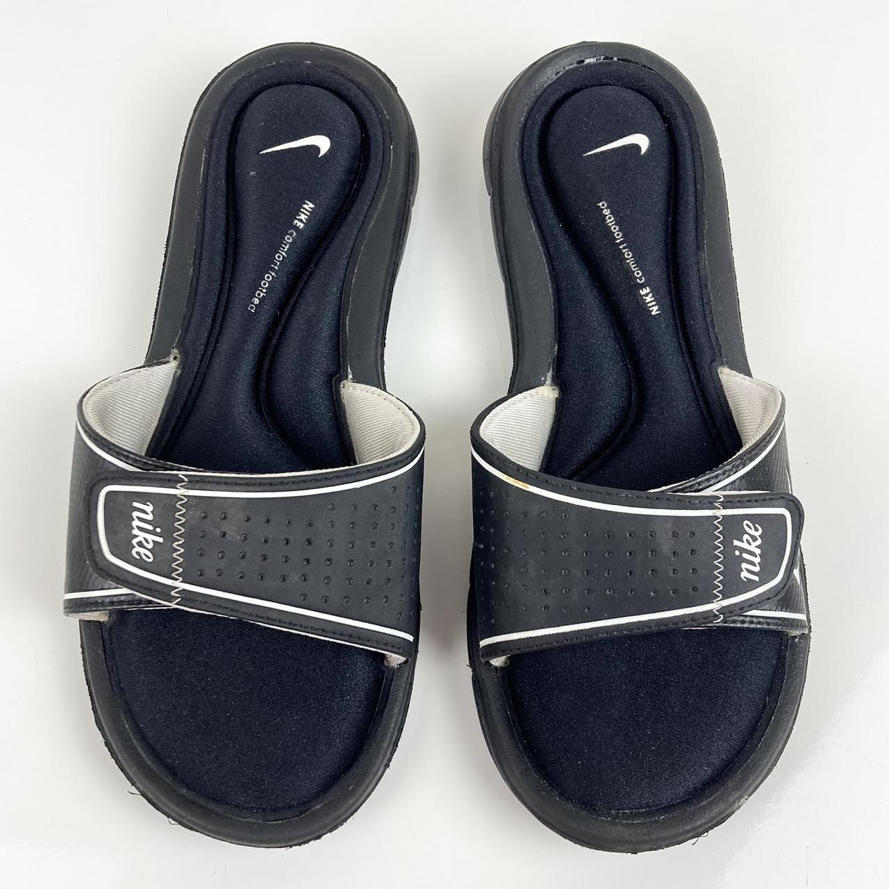 Nike comfort footbed on sale white