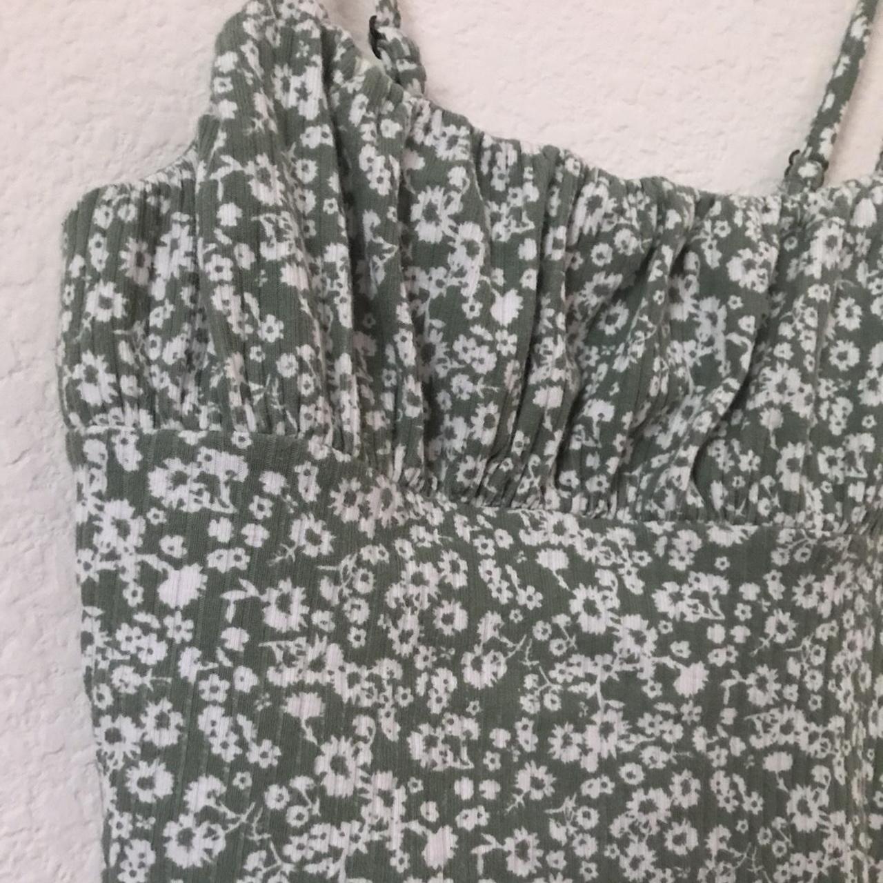 Live To Be Spoiled Women's Green Crop-top (3)