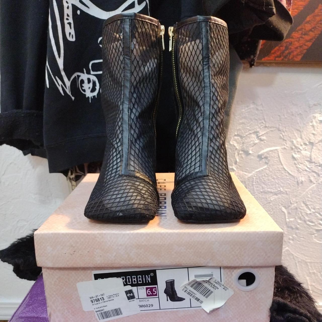 Cape robbin deals snakeskin booties