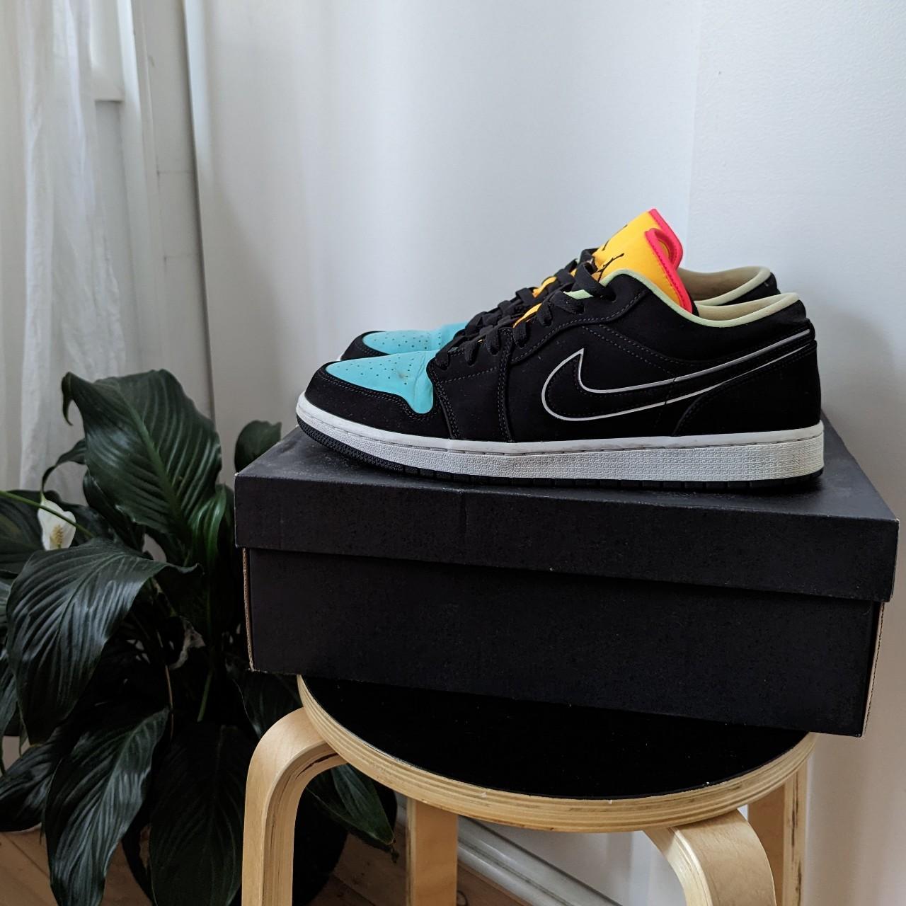 white soar aurora green 13s