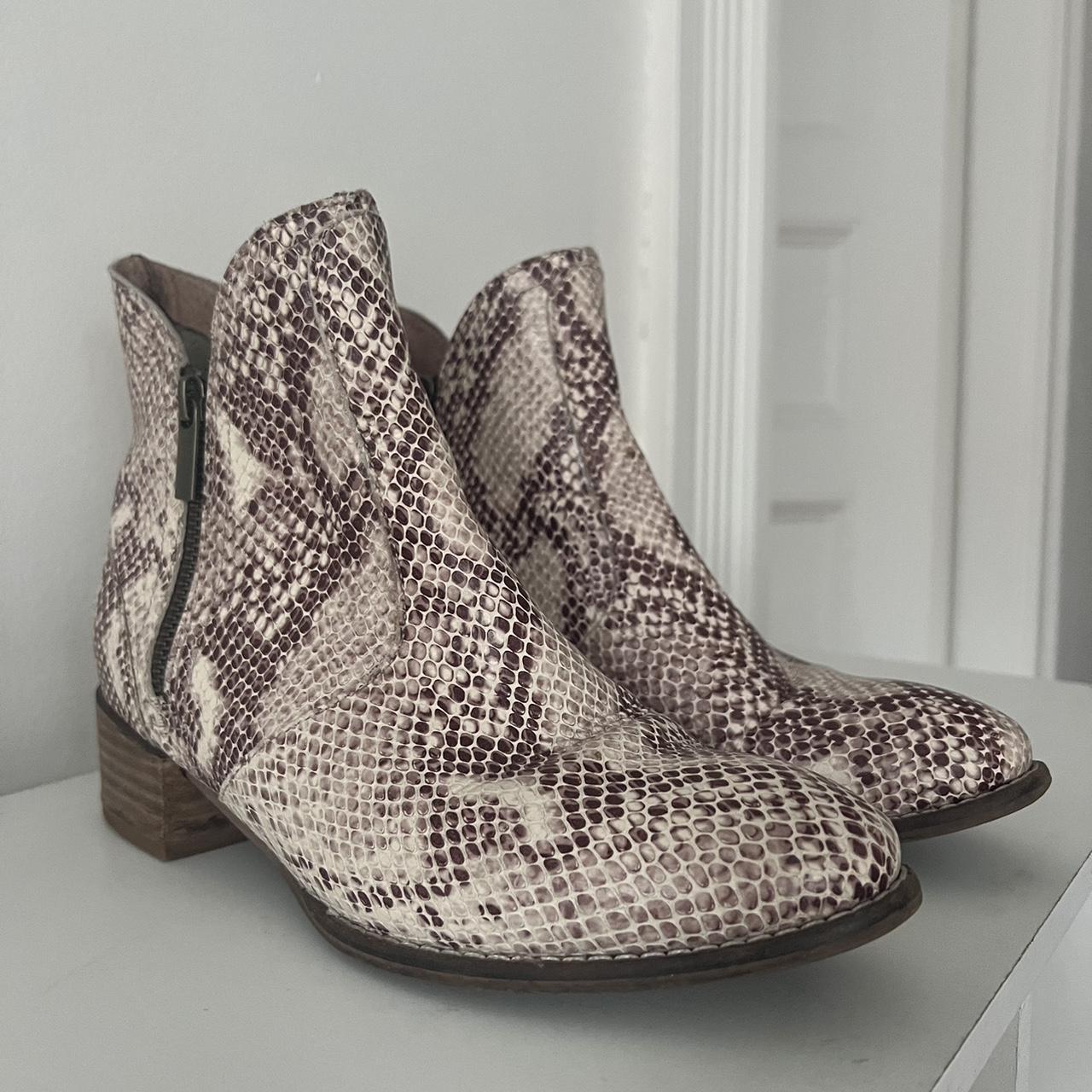 seychelles snakeskin boots