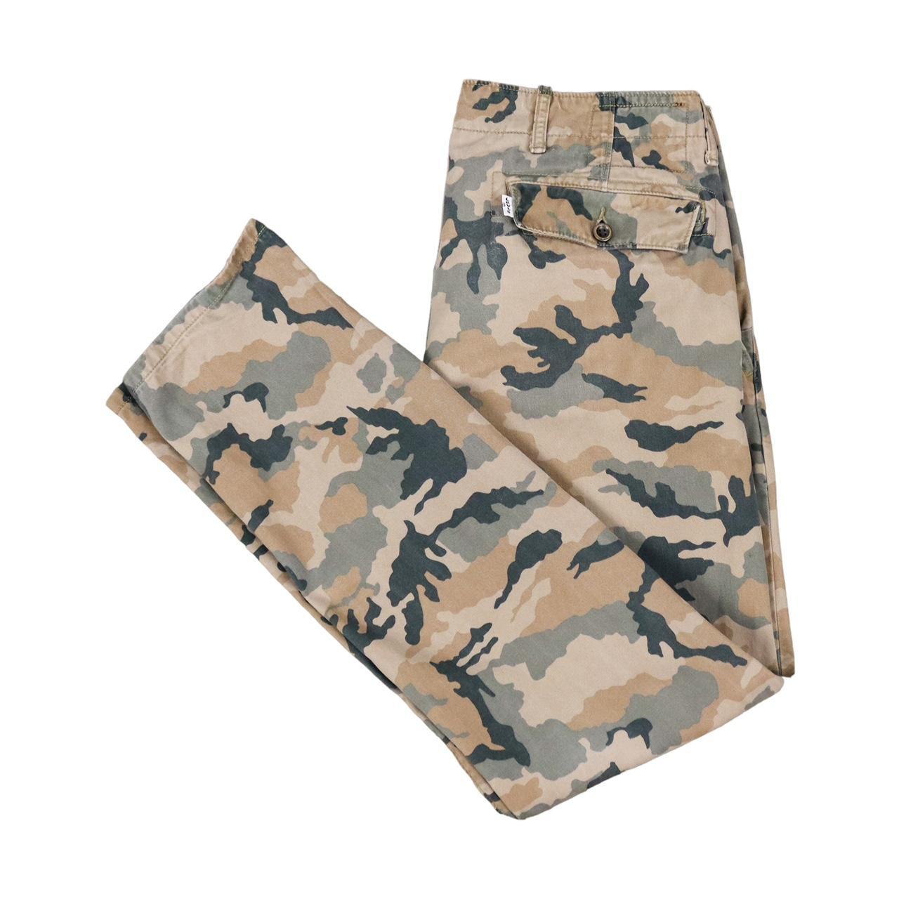 Levi's camo clearance pants