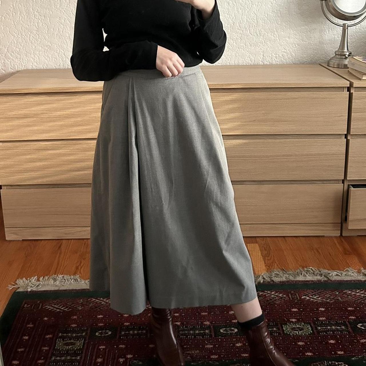 UNIQLO Women's Grey Skirt | Depop