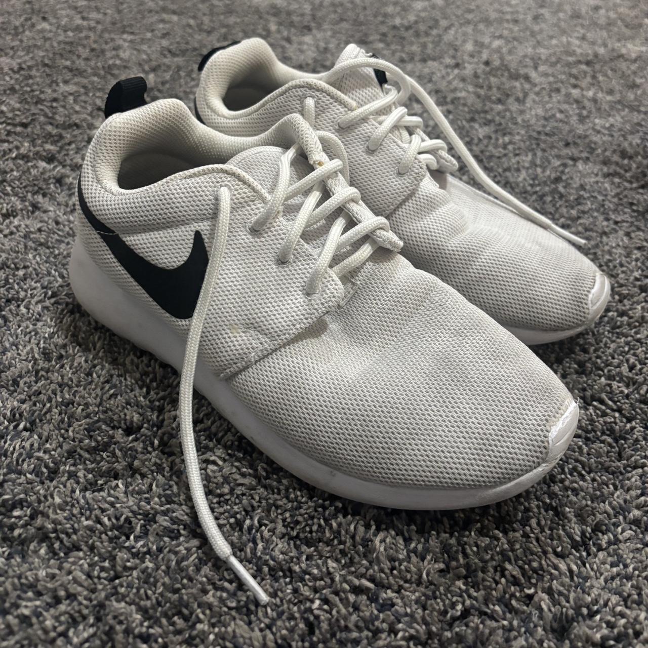 Nike white and black Roshe Runs trainers nike