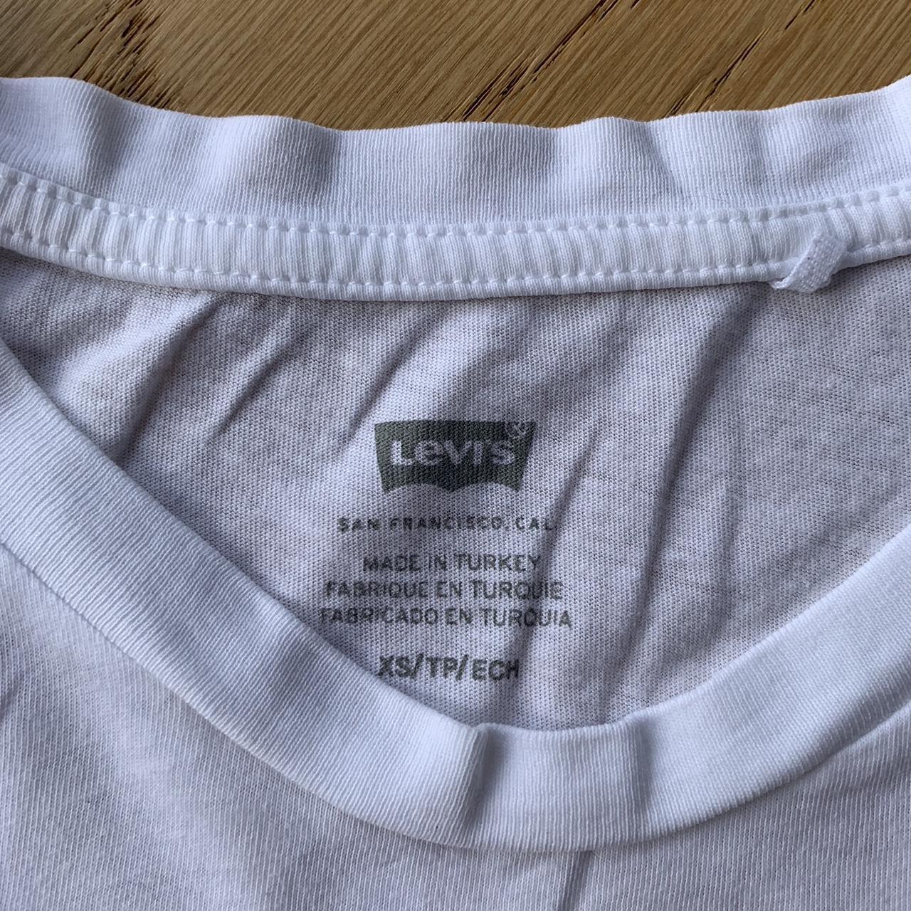 LEVI’S T-SHIRT classic ‘the perfect tee’ piece.... - Depop