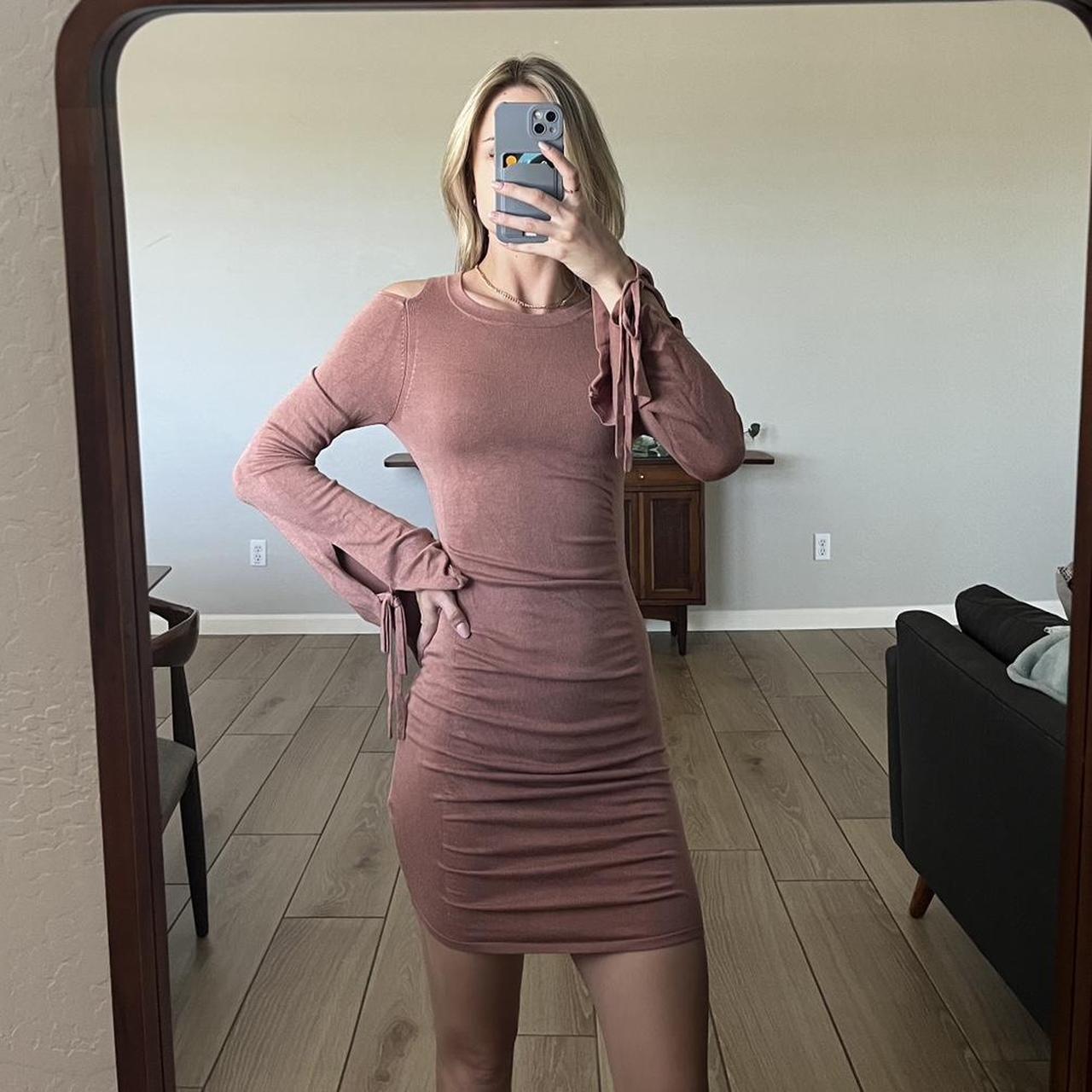 Blush long sleeve bodycon dress🌸 I love Depop