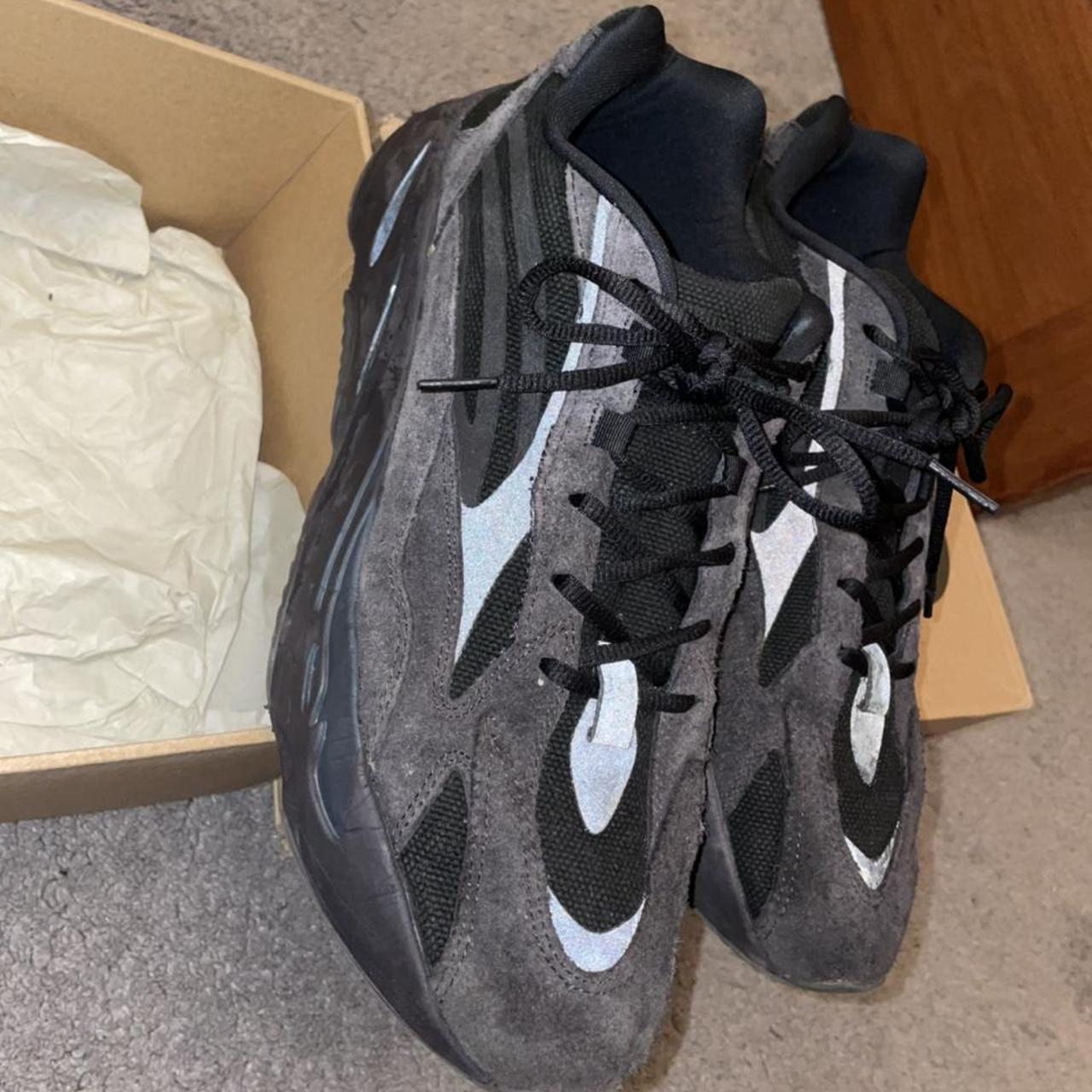 yeezy 700 vanta black