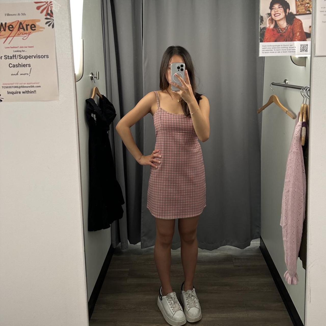 Does anyone know the name of this dress? Or where I can buy it : r/ BrandyMelville