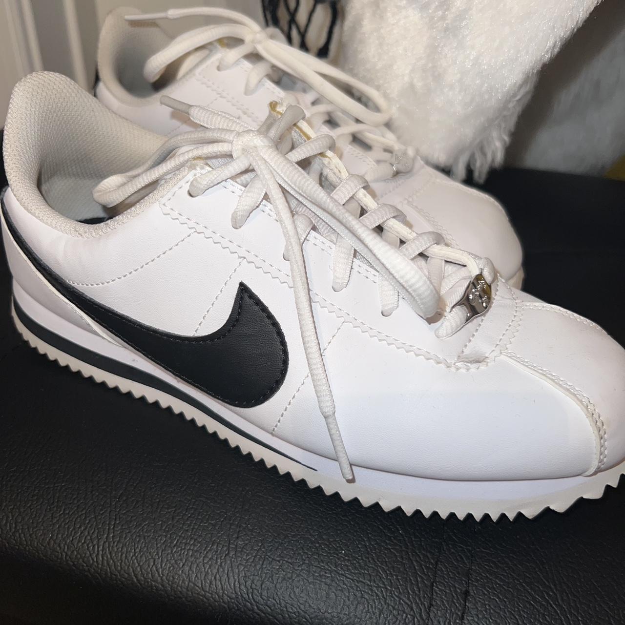 womens black white nike
