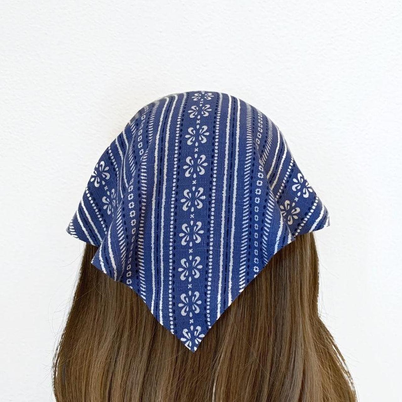 Hands On Design Women's Blue and White Scarf-wraps