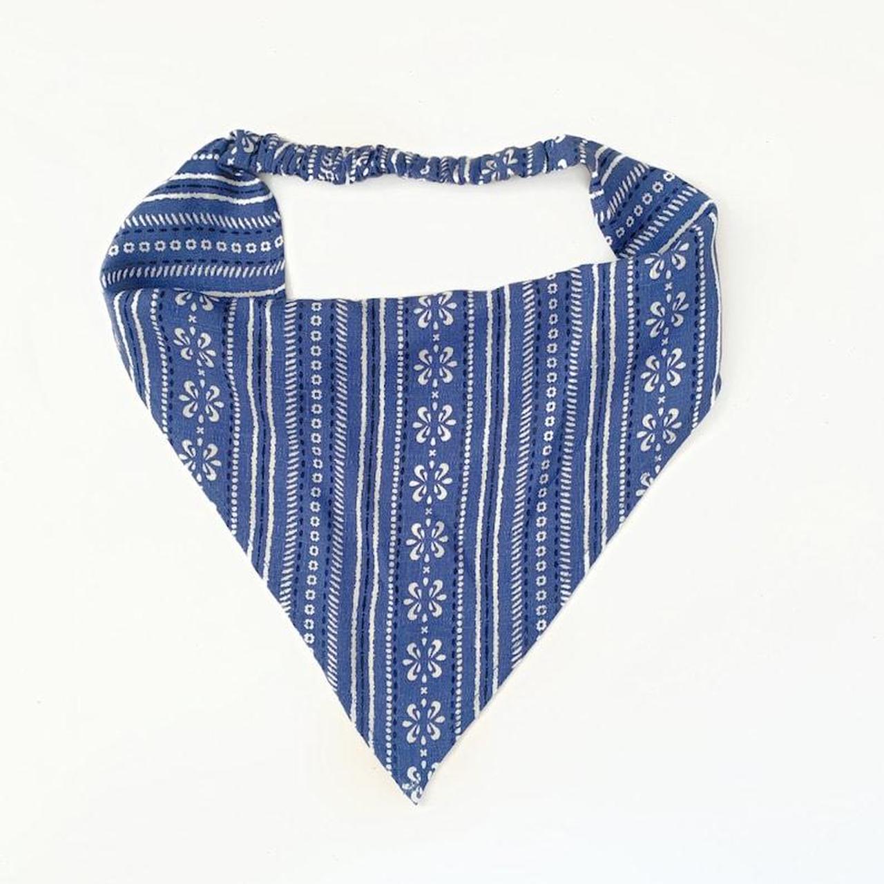 Hands On Design Women's Blue and White Scarf-wraps (2)