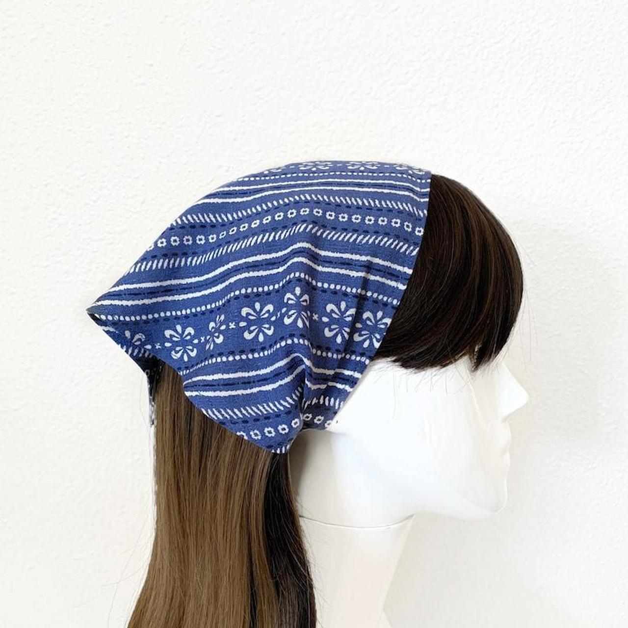 Hands On Design Women's Blue and White Scarf-wraps (3)