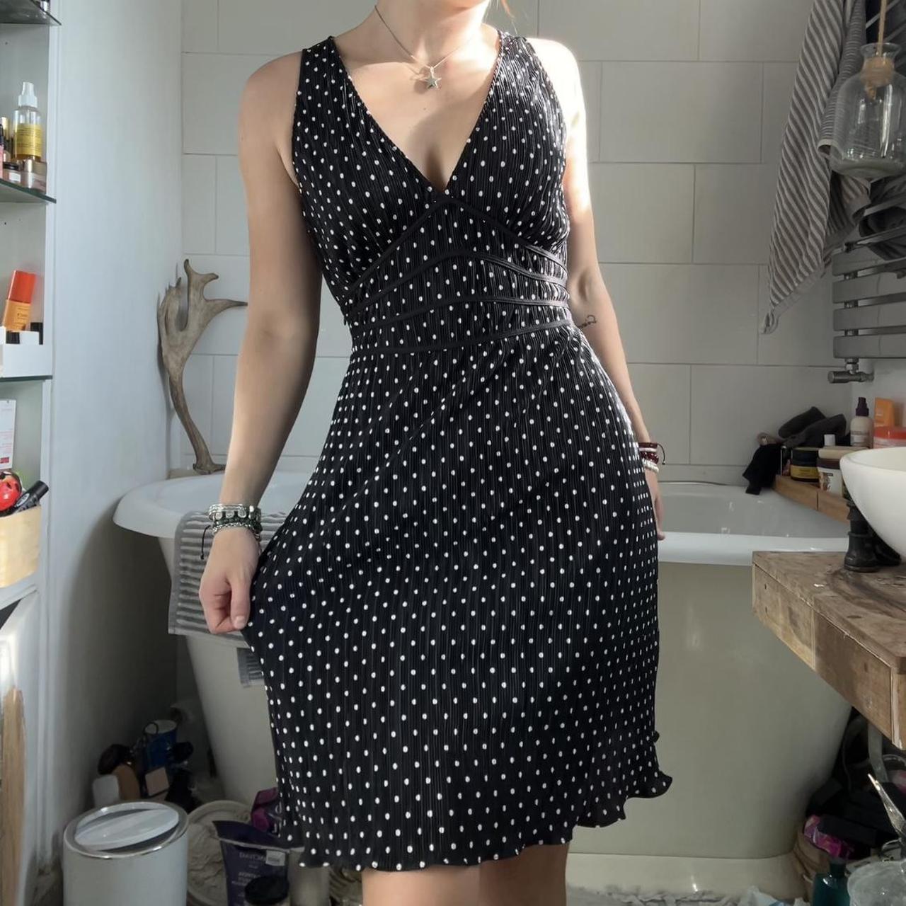 Black and white guess dress best sale