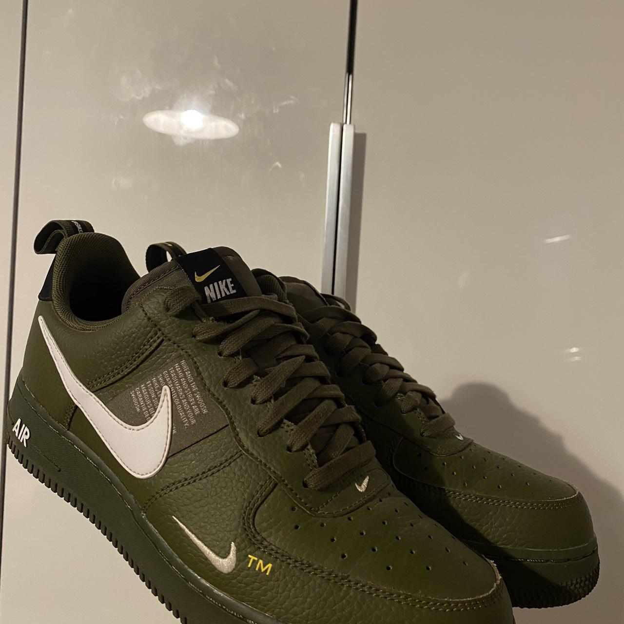 Size 9 khaki green Nike Airforce trainers Very good