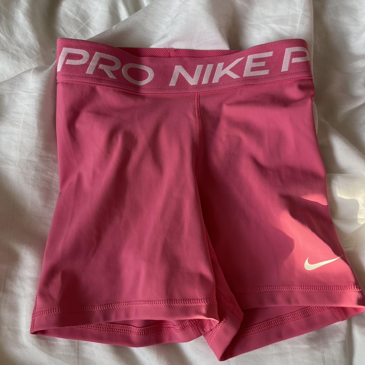 pink nike pros size xs would fit a 4/6 best... - Depop