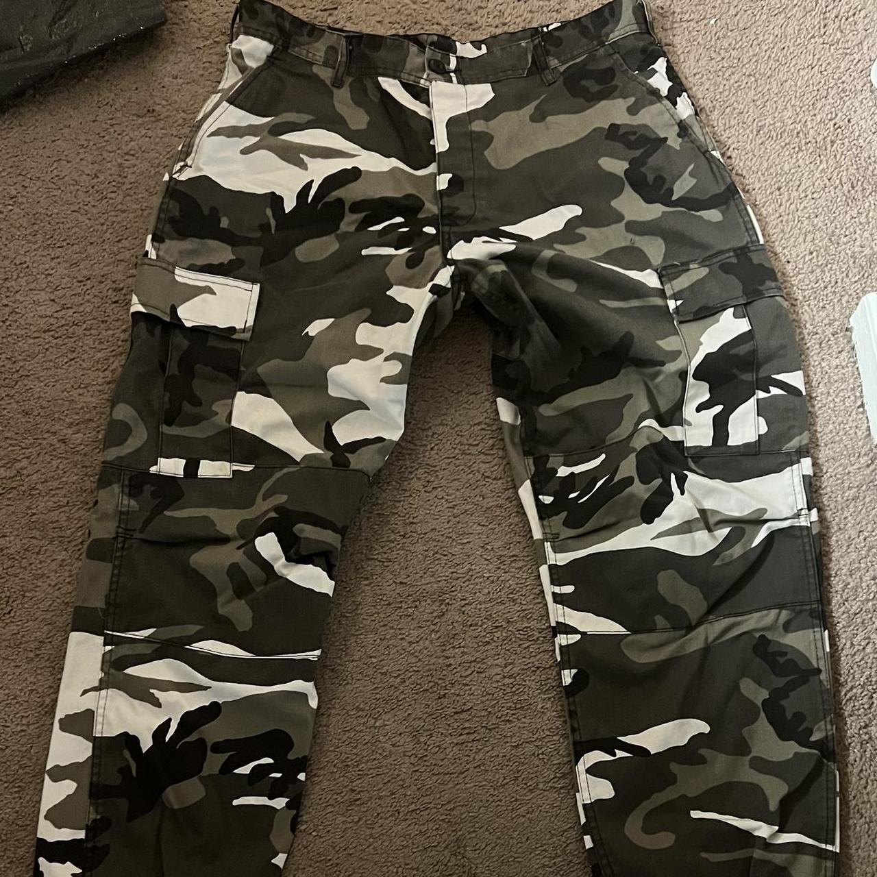 Camo joggers hot sale zumiez